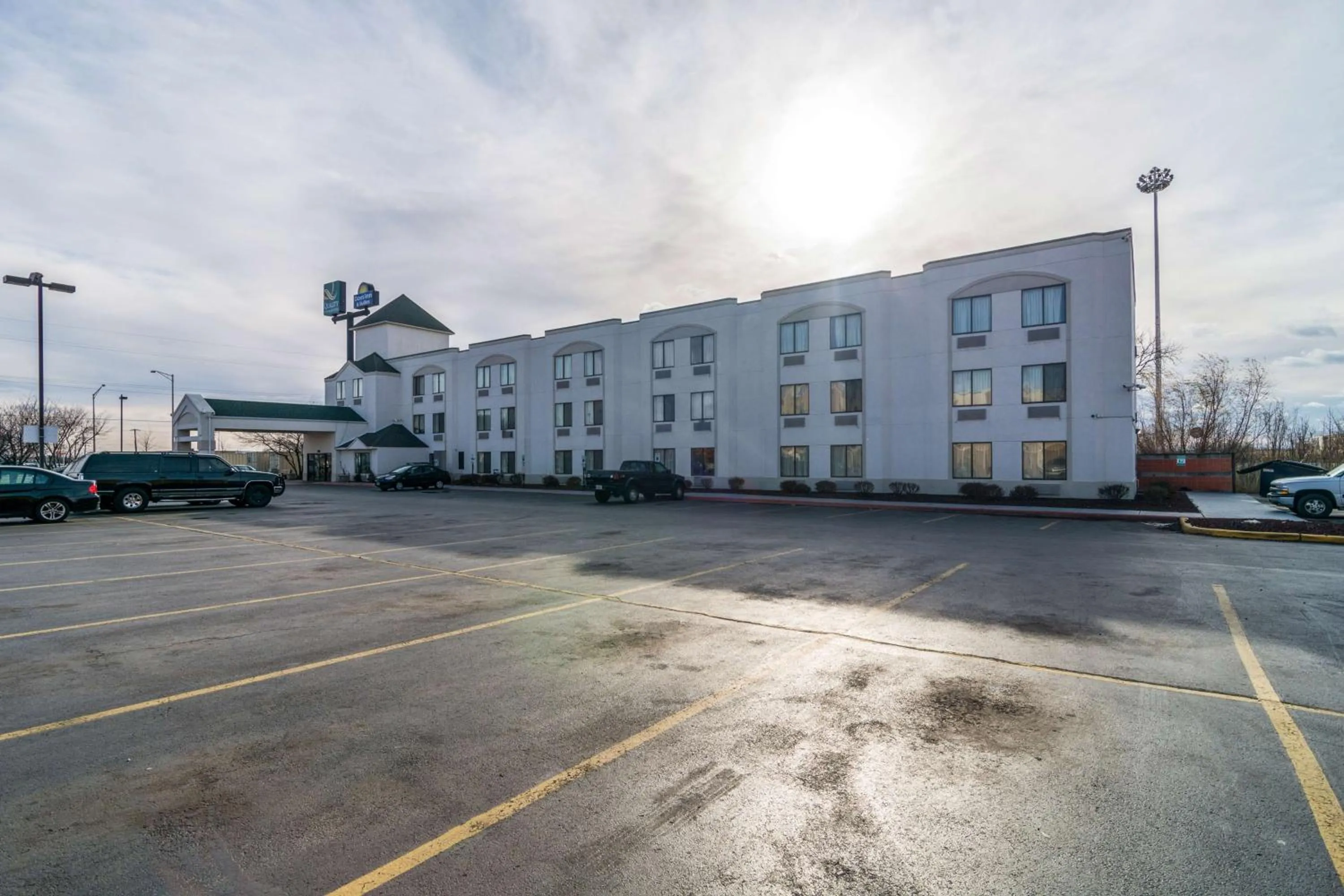 Property building in Motel 6-Harvey, IL