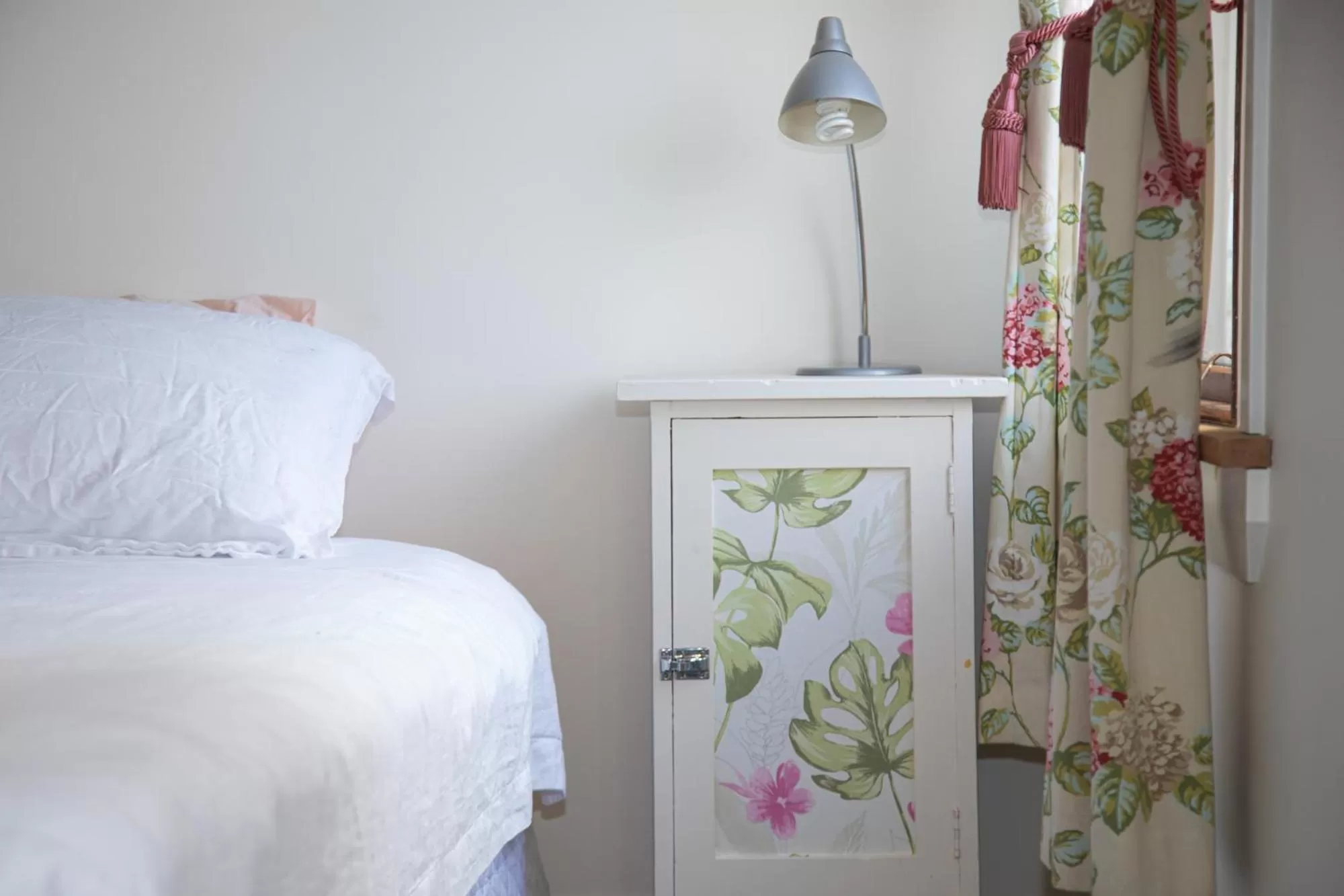 Bedroom, Bed in The Brown Pub