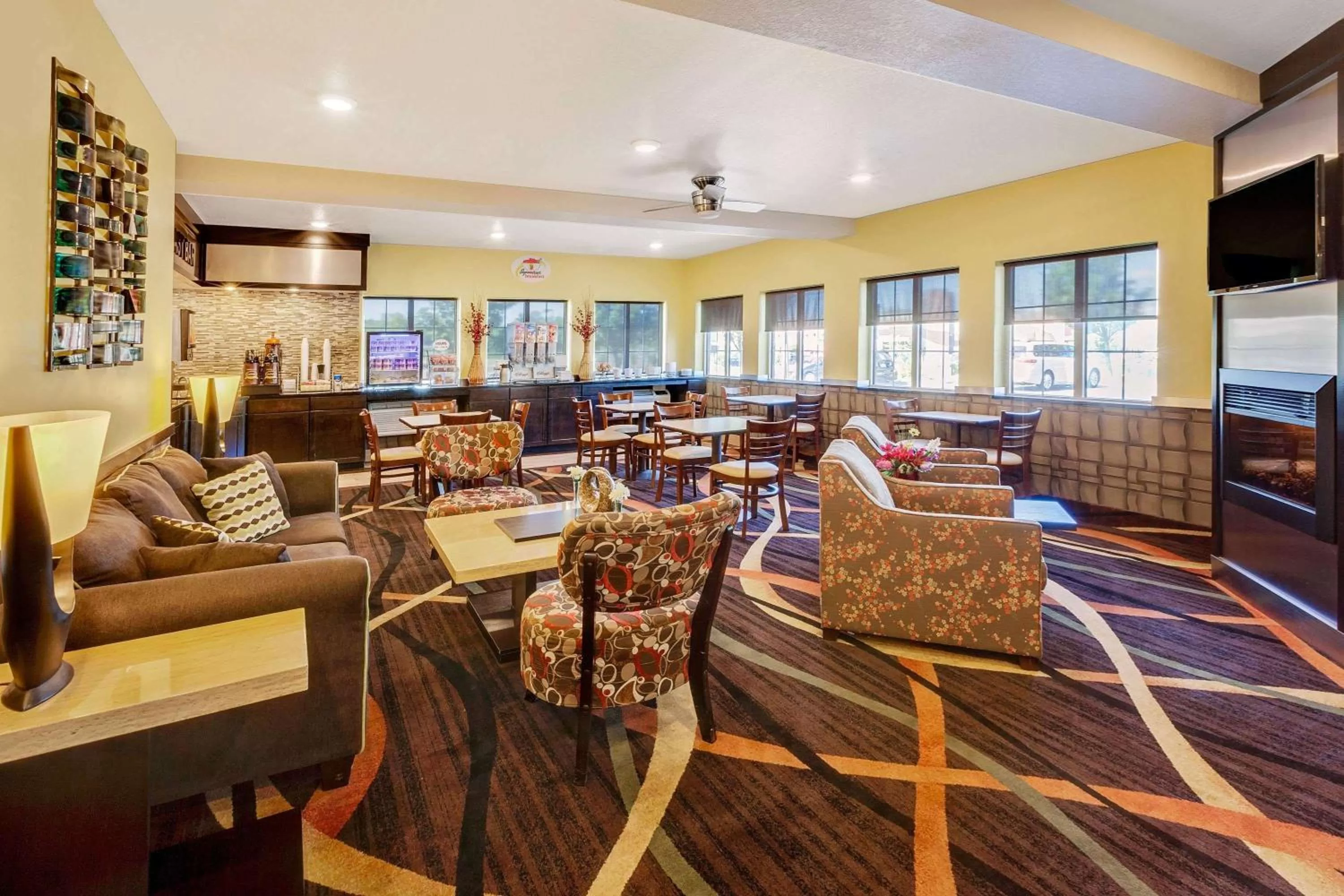 Restaurant/places to eat in Super 8 by Wyndham Akron S/Green/Uniontown OH