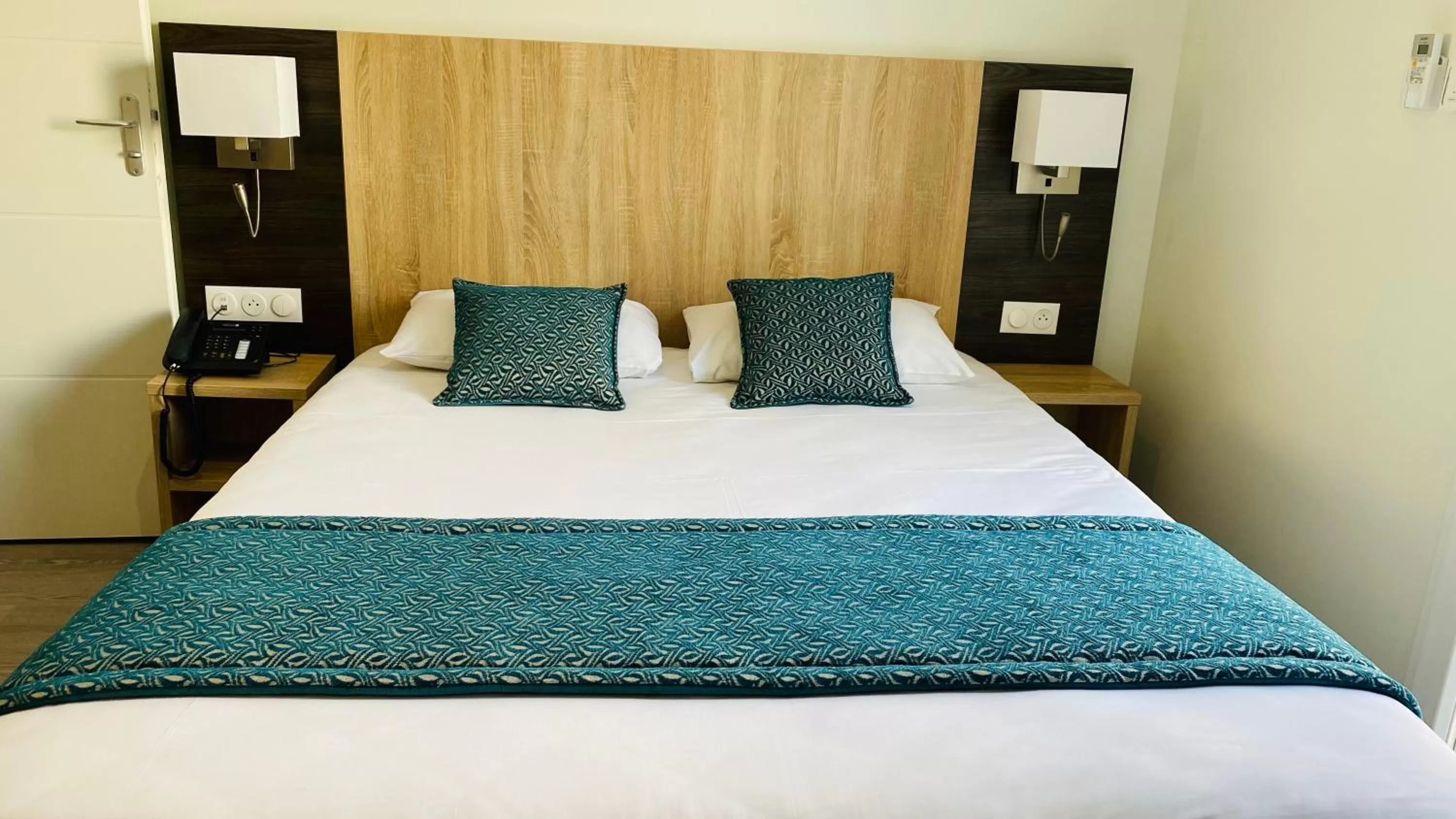 Bed in Hotel Martinez Grenay