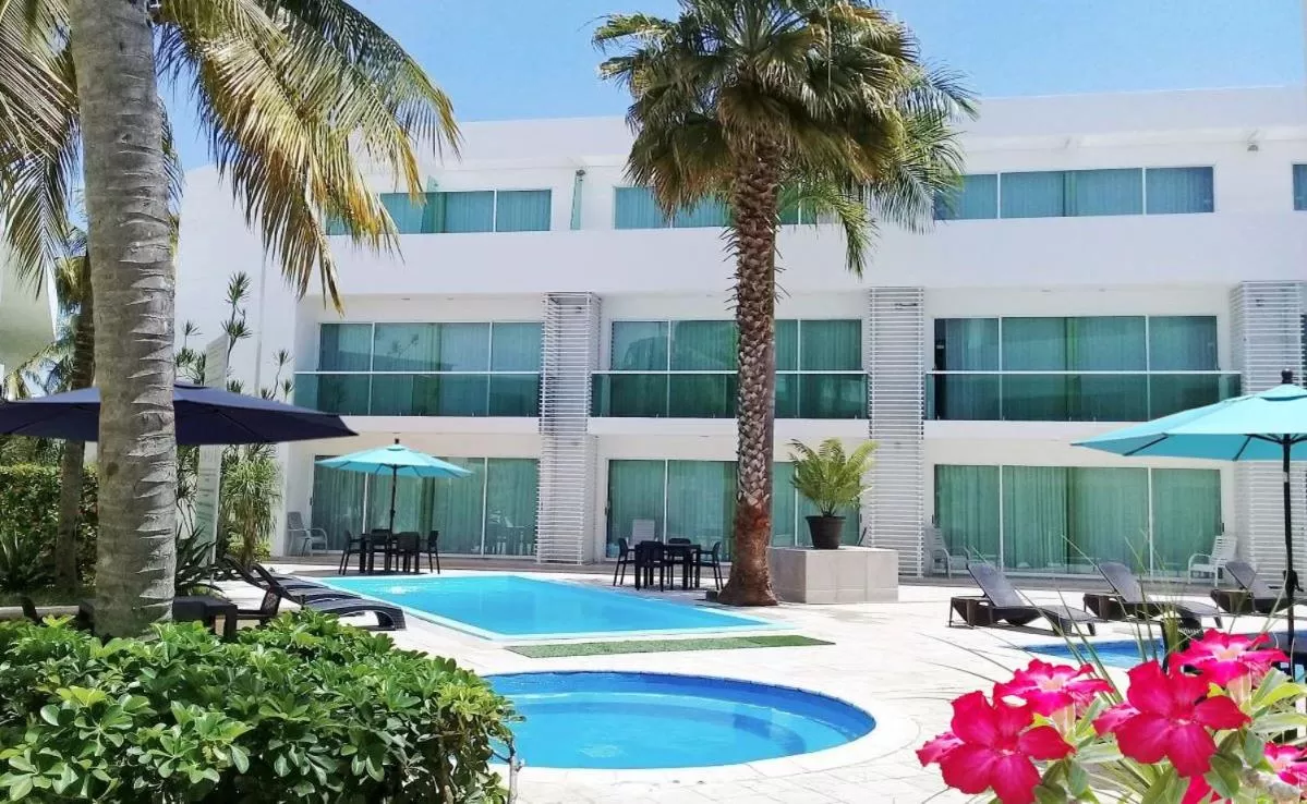 Swimming pool in Hotel Los Cocos Chetumal