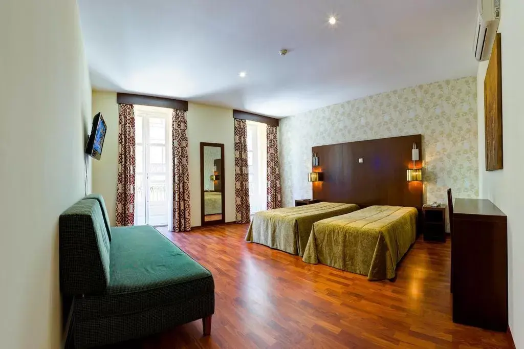 Standard Triple Room in Hotel Borges Chiado Standard Triple Room in Hotel Borges Chiado