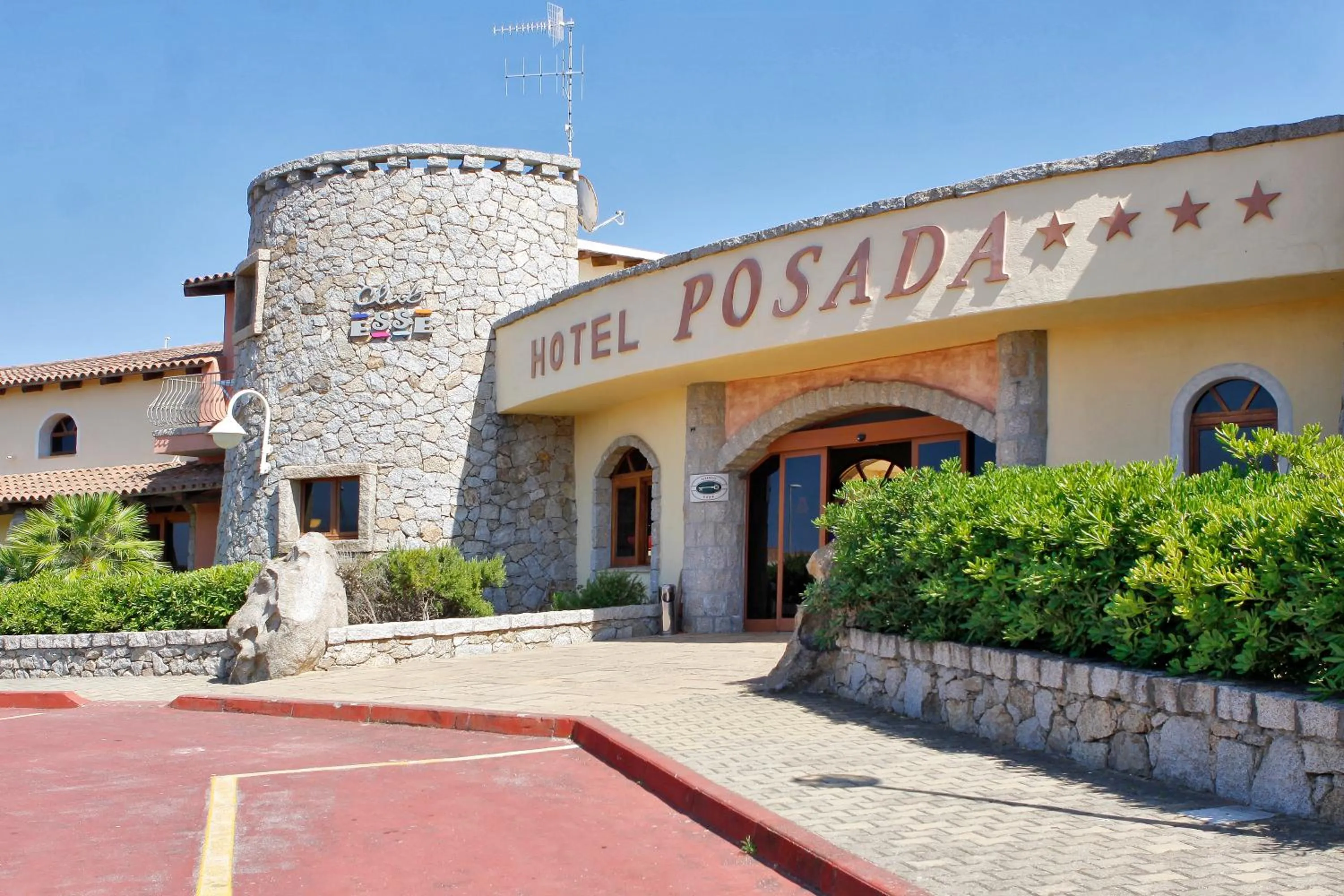 Facade/entrance in Club Esse Posada