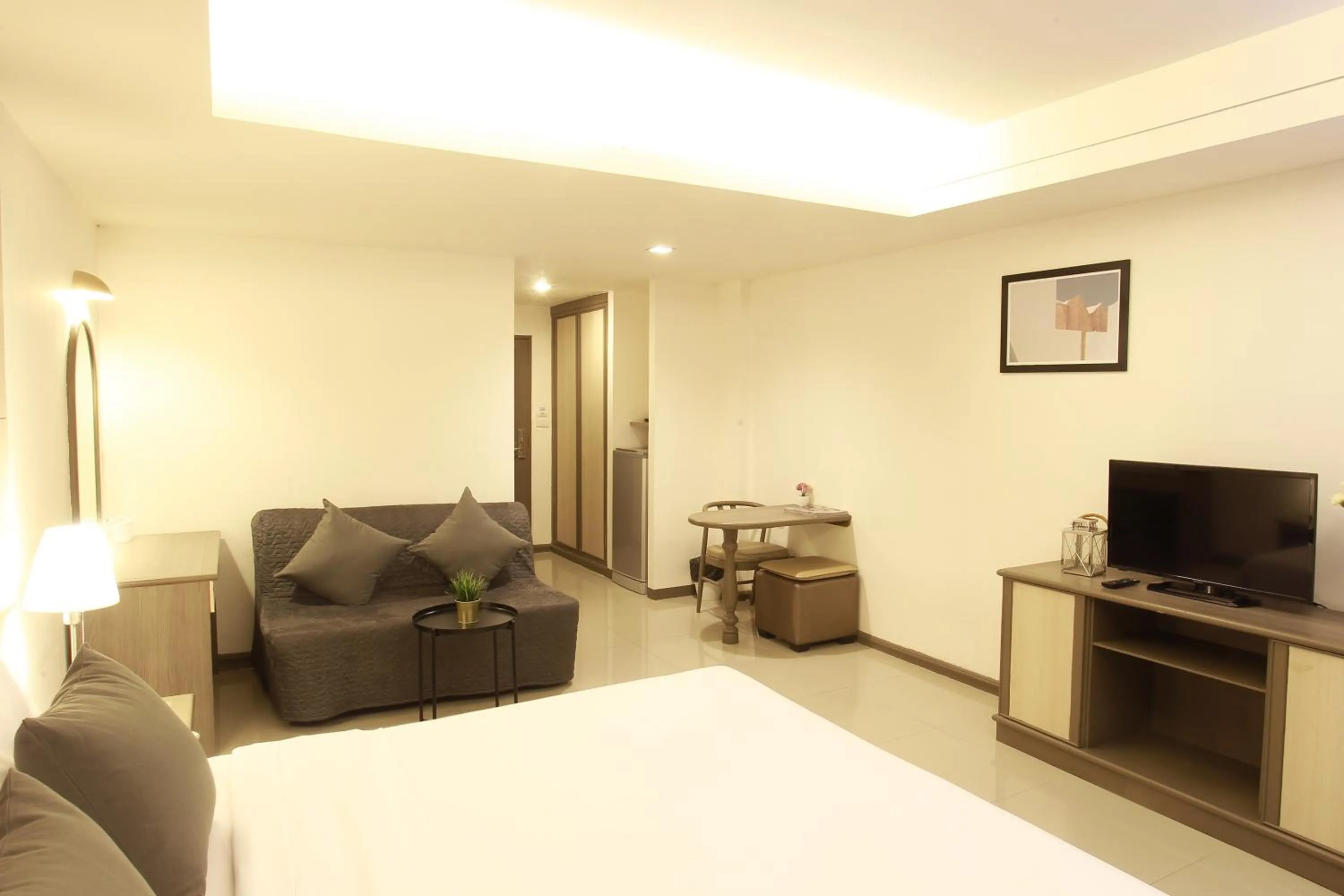 TV and multimedia, Bed in Lee Garden Bangkok