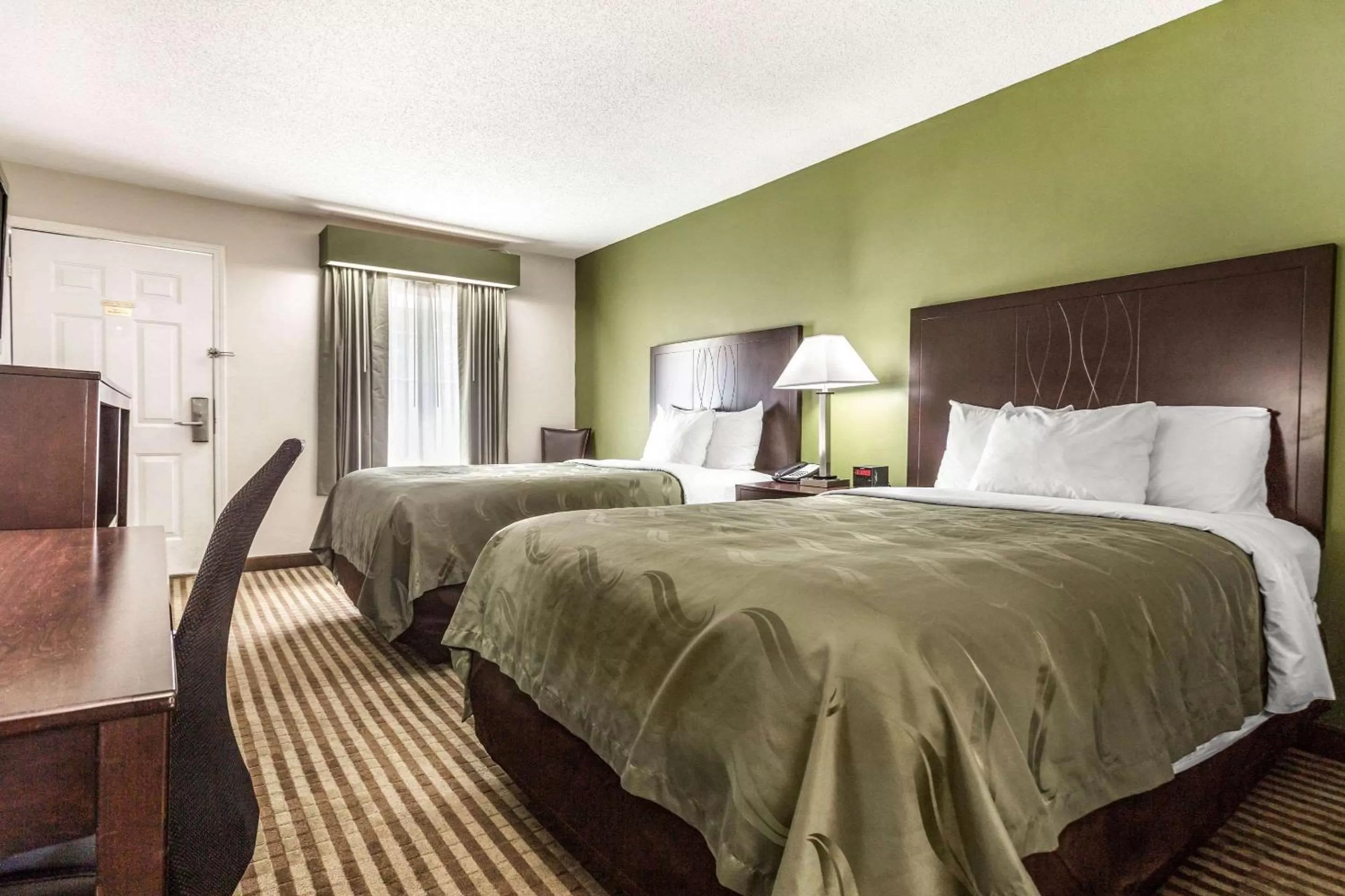 Photo of the whole room, Bed in Quality Inn Lancaster