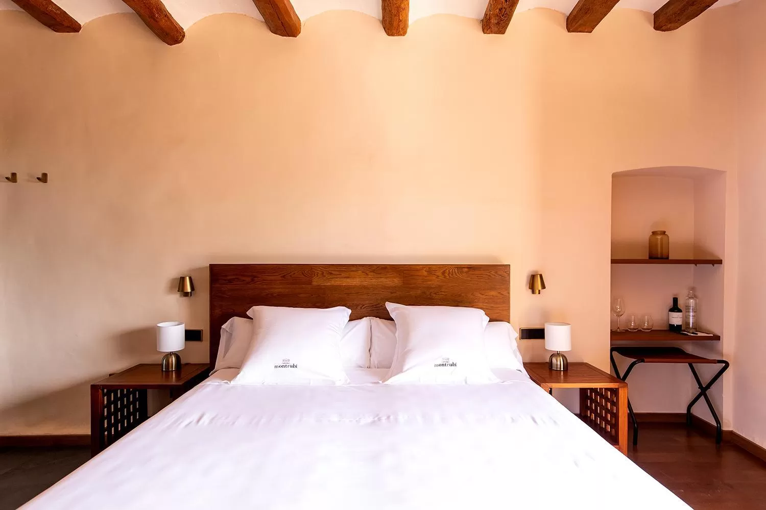 Bed in Hotel Montrubí 1771 - Slow Winery Hotel - Adults only