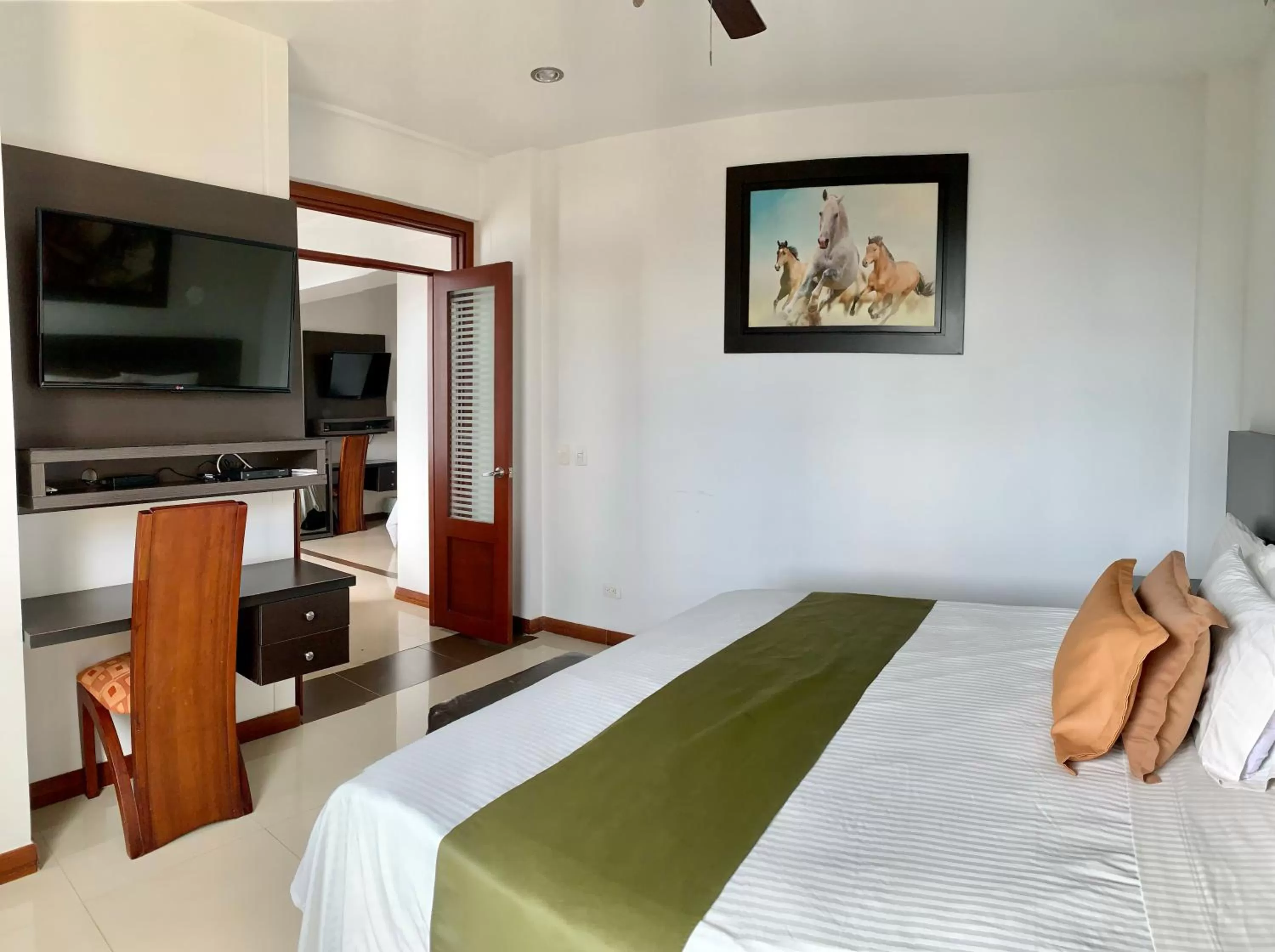 Bedroom, Bed in Serenity Suites Casa Boutique