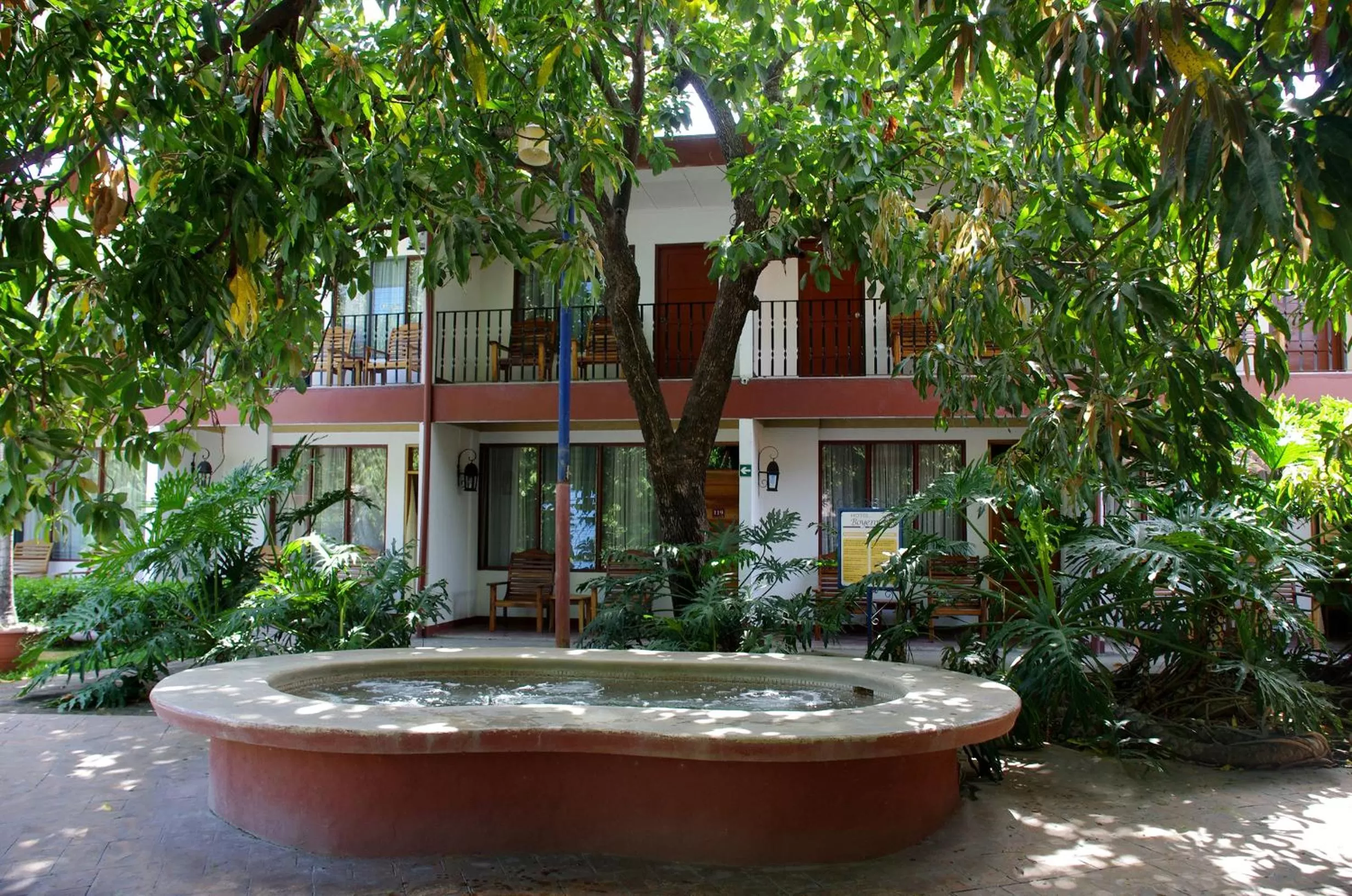 Swimming pool in Hotel Boyeros