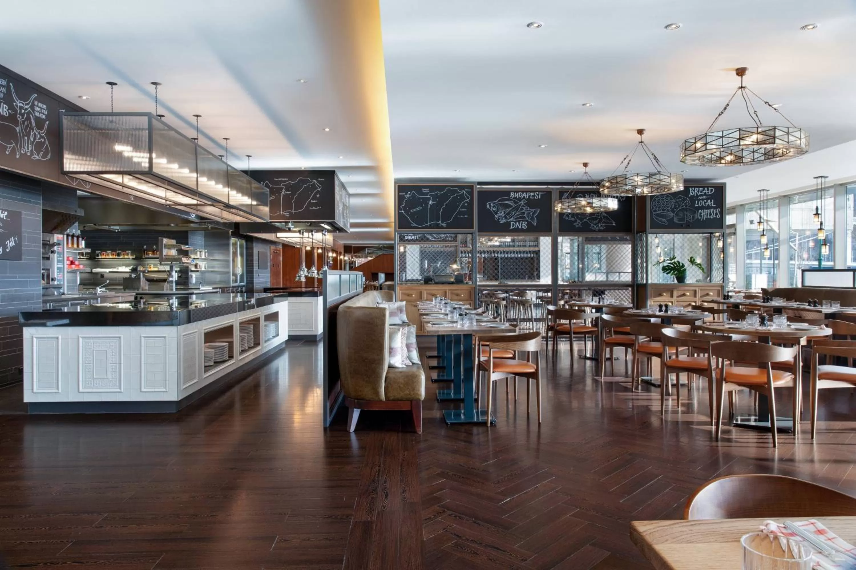 Restaurant/places to eat in Budapest Marriott Hotel