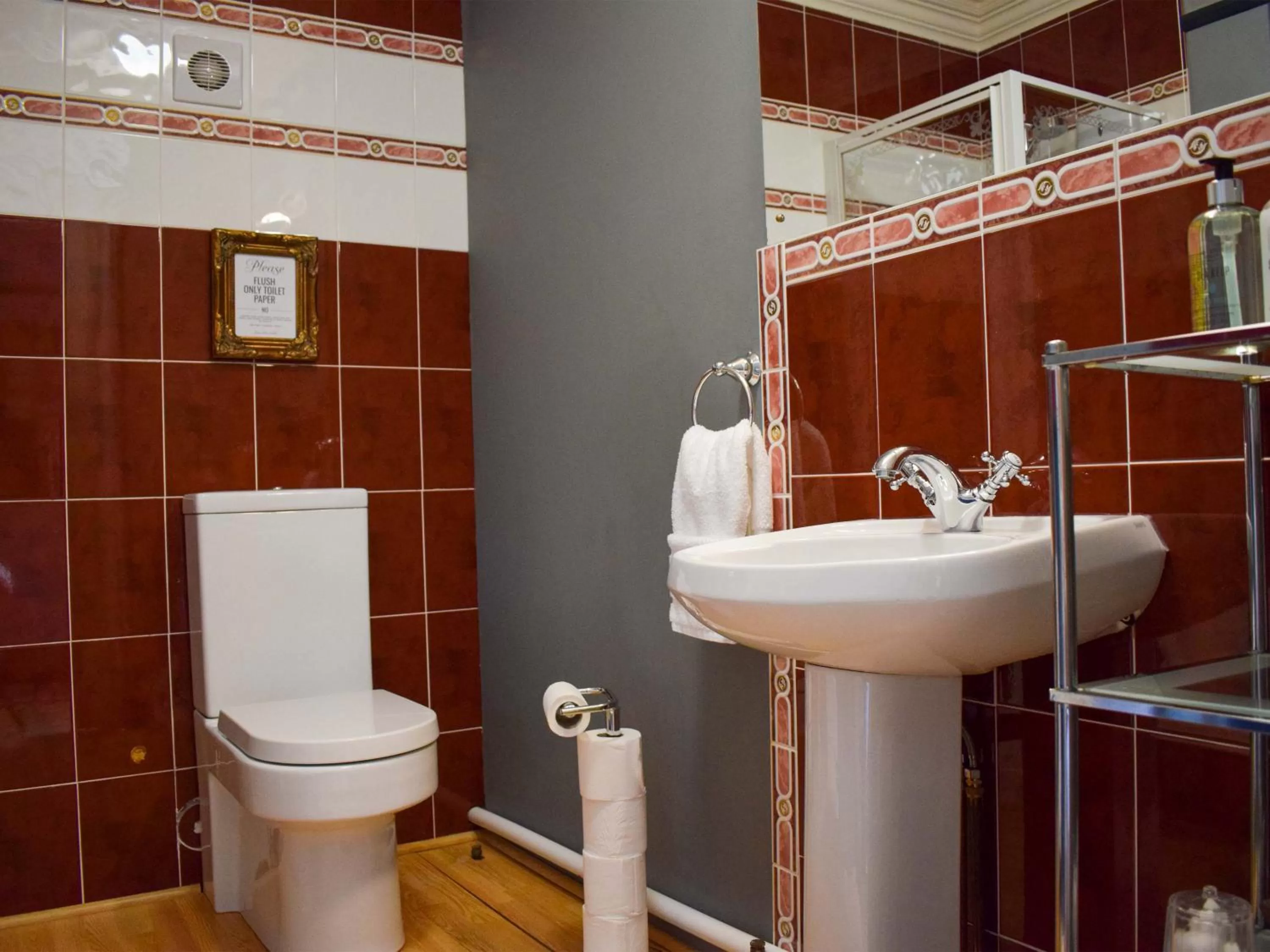 Bathroom in Elloe Lodge