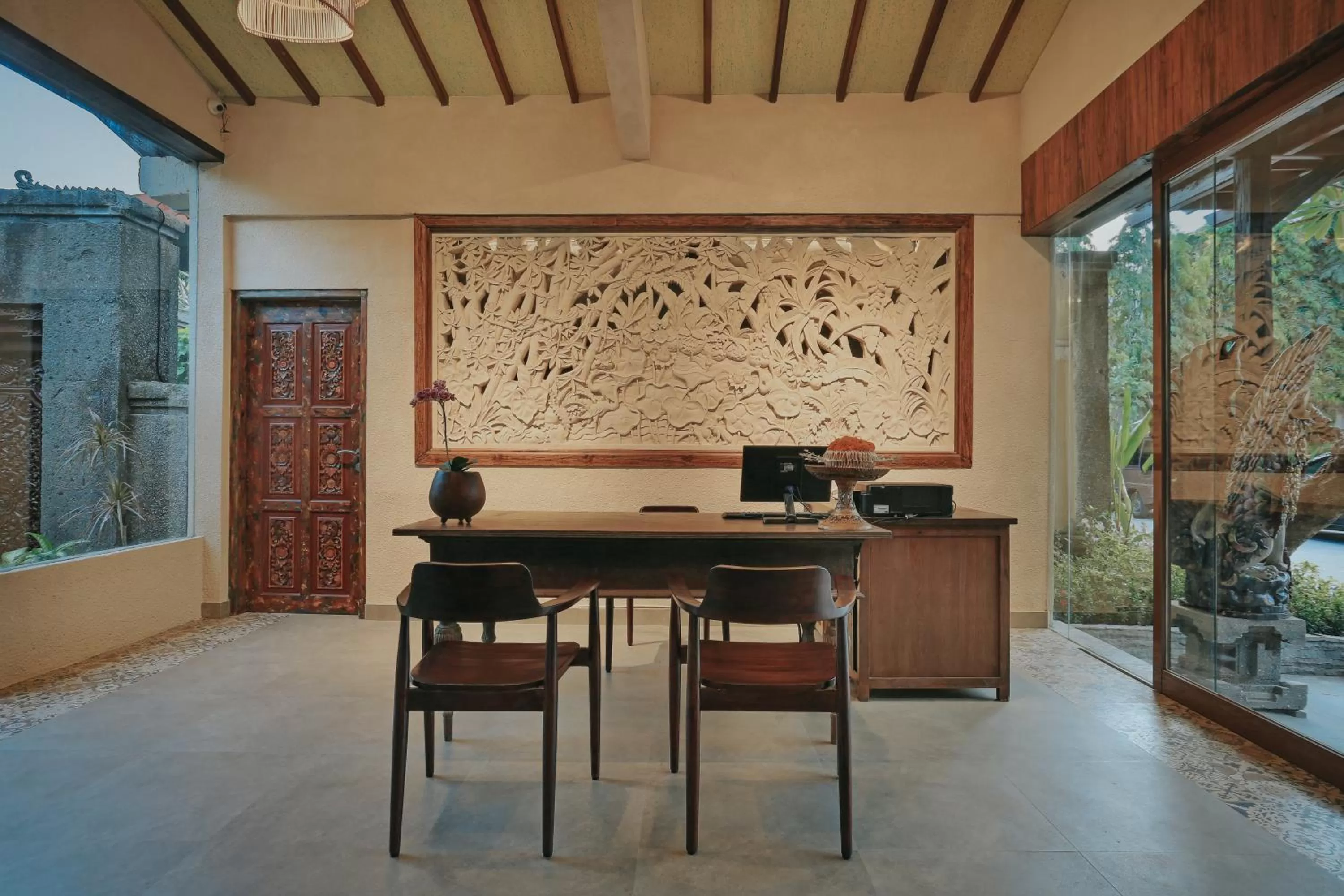 Lobby or reception in Parigata Villas Resort