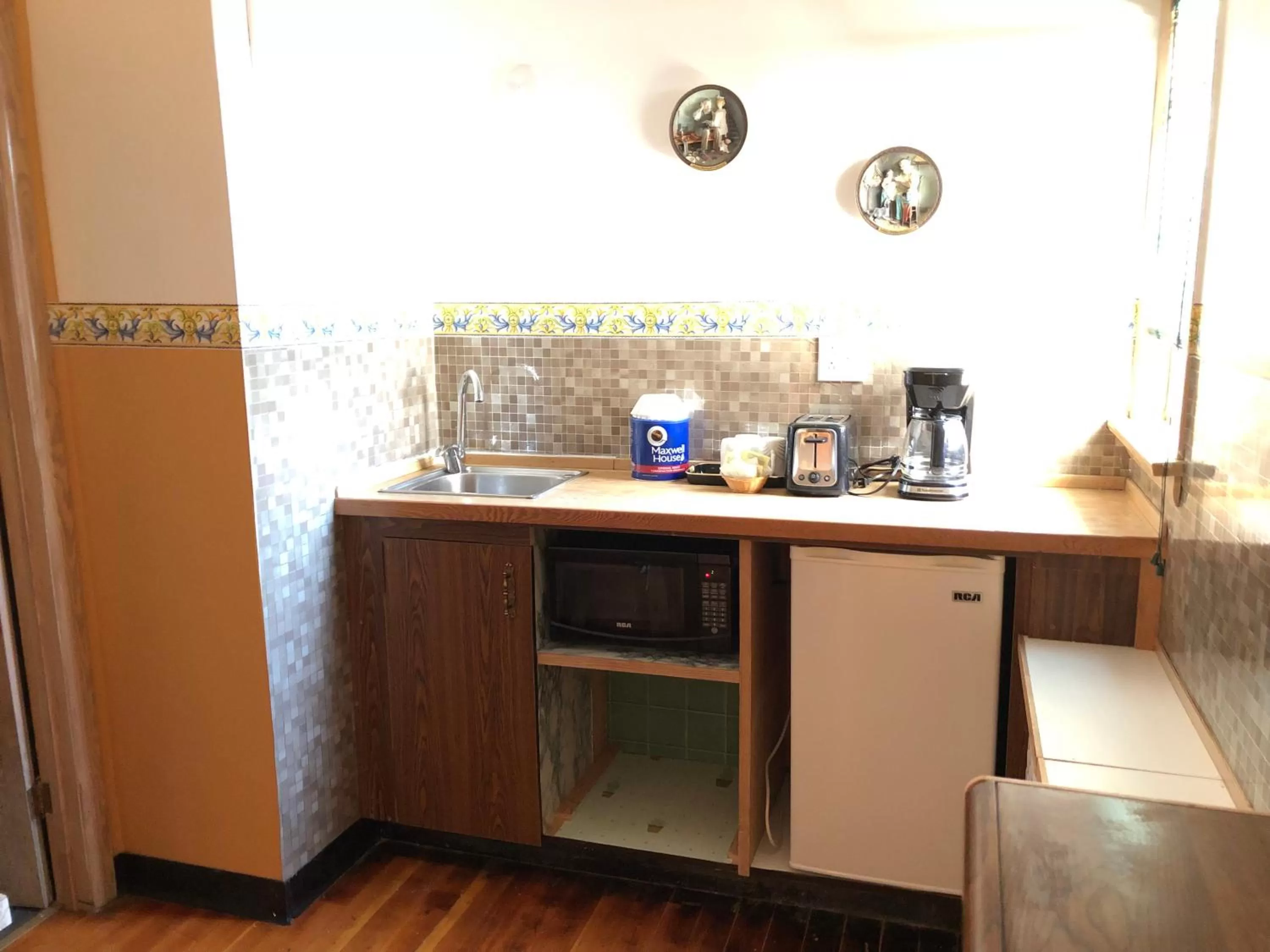 Kitchen/Kitchenette in Heritage Place Hotel