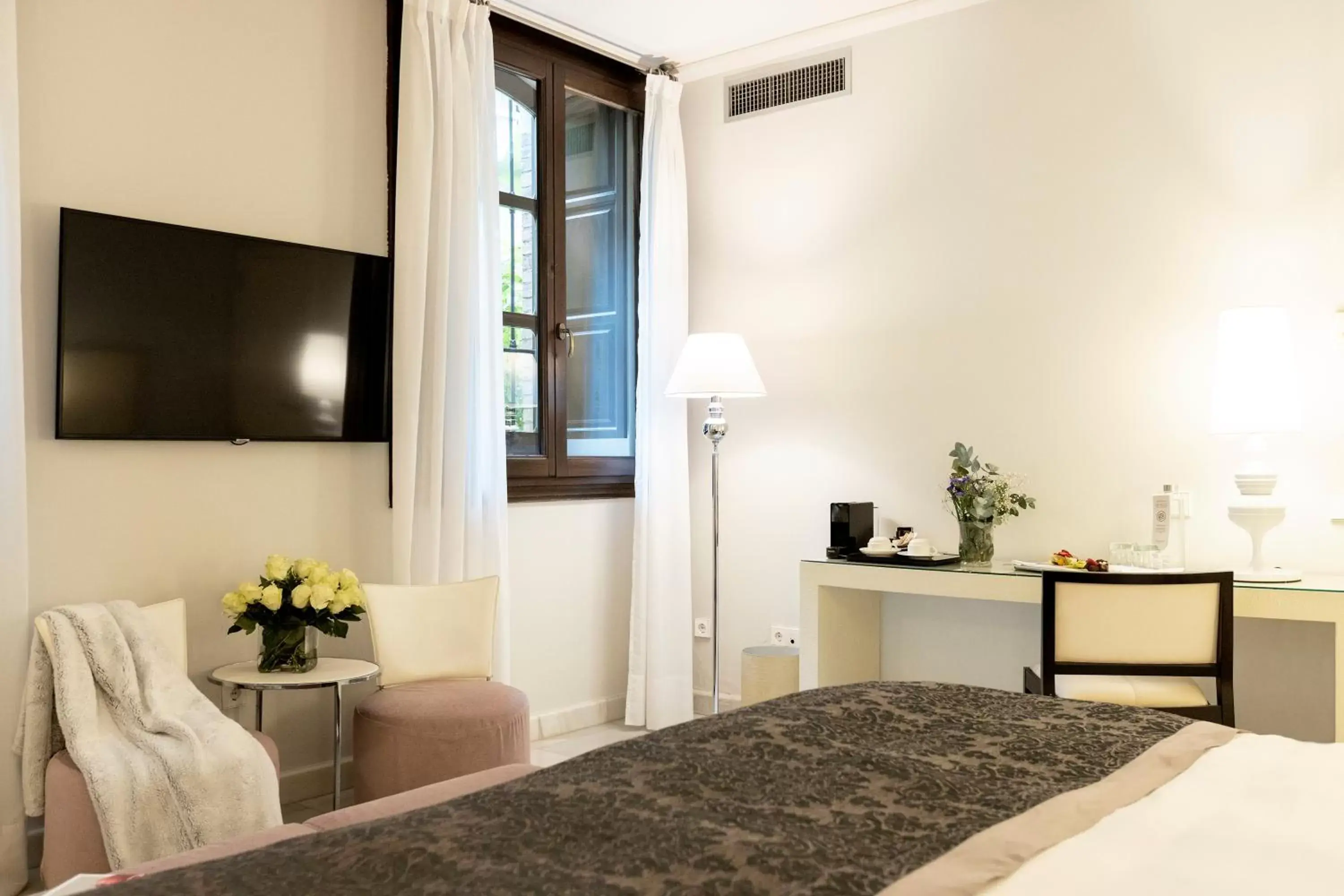 Superior King Room in Hospes Palacio de los Patos, a Member of Design Hotels Superior King Room in Hospes Palacio de los Patos, a Member of Design Hotels