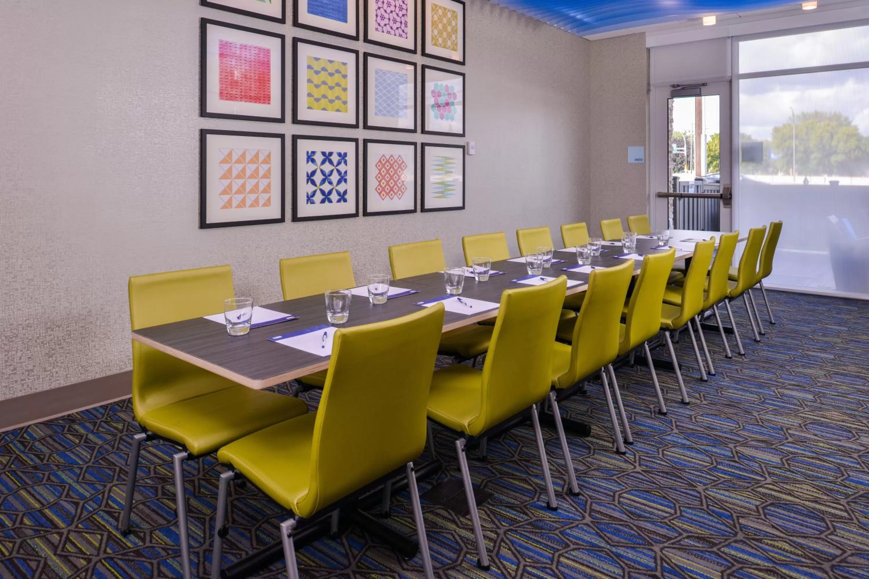 Meeting/conference room in Holiday Inn Express & Suites - Mall of America - MSP Airport by IHG