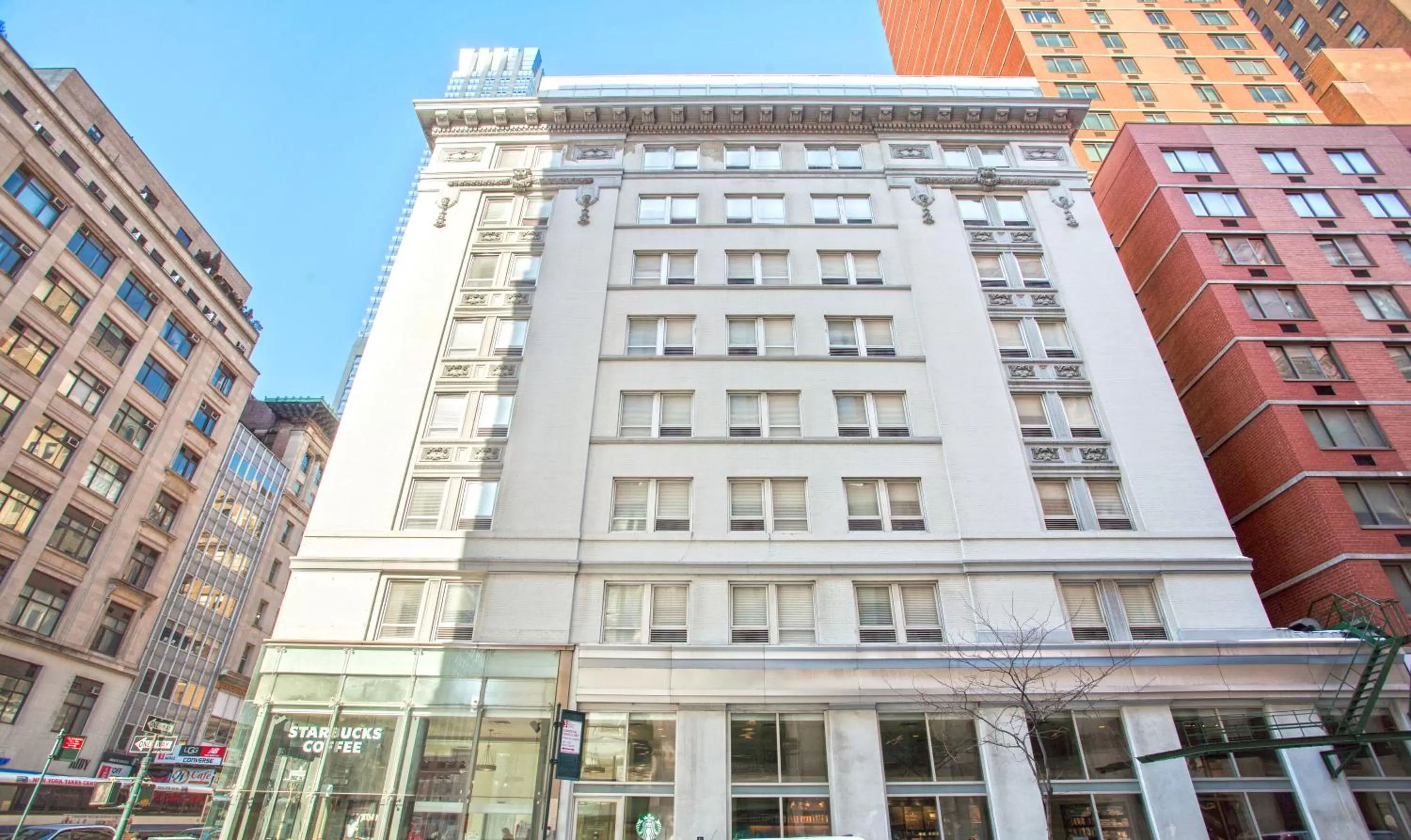 Facade/entrance in U Hotel Fifth Avenue, Empire State Building
