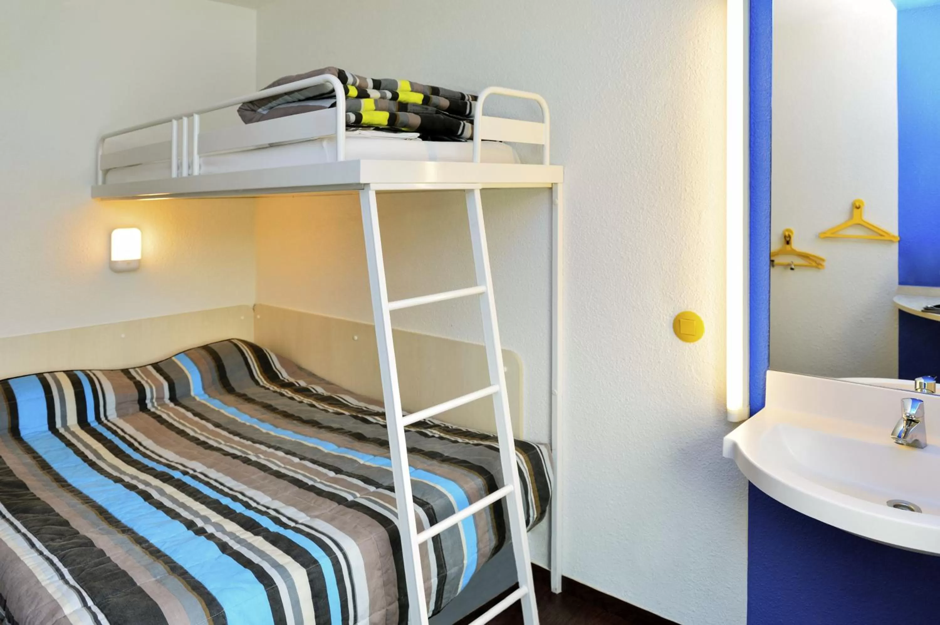 Bedroom, Bed in hotelF1 Saint Etienne Est La Grand Croix