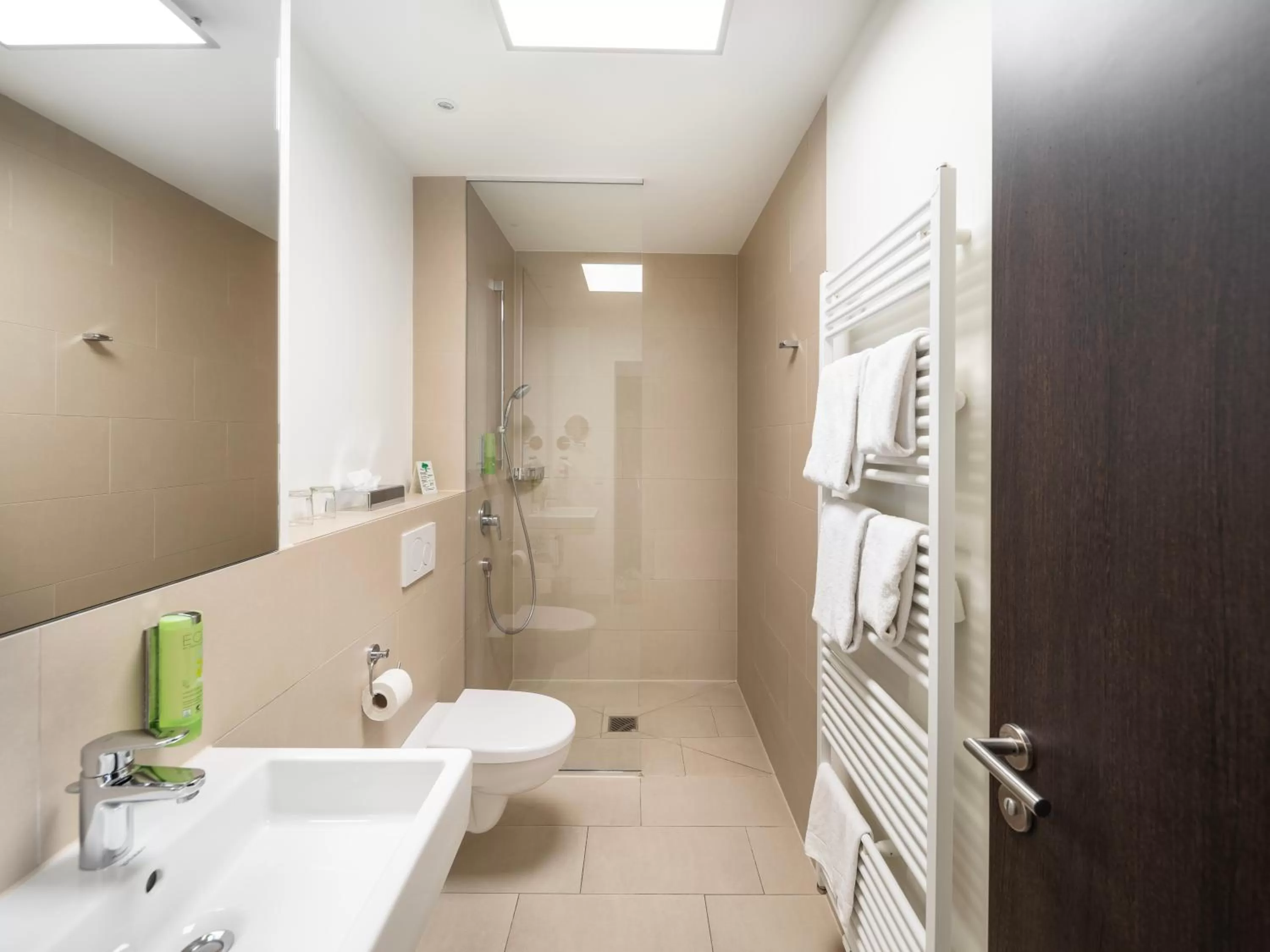 Bathroom in sevenDays Hotel BoardingHouse