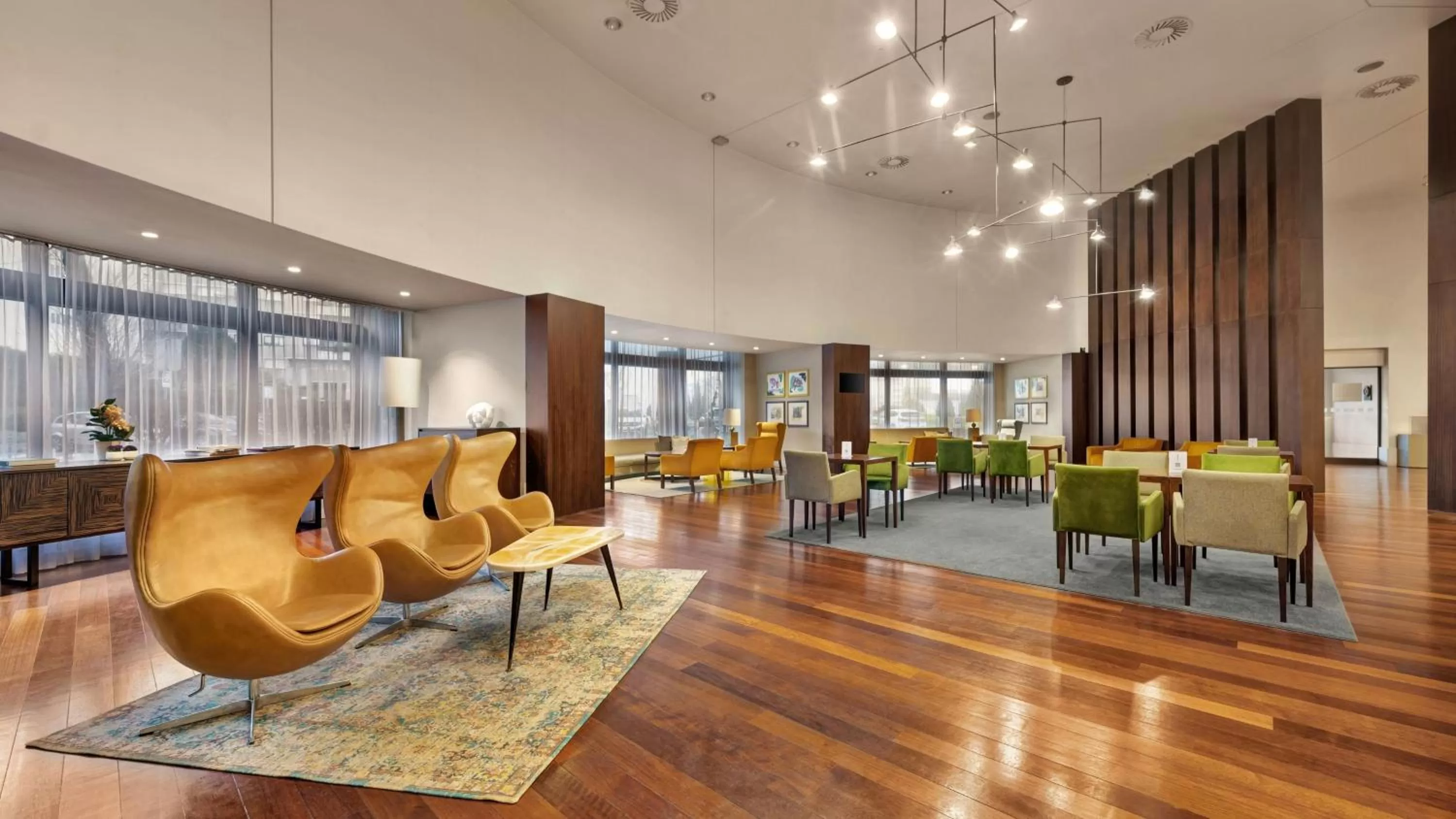 Lobby or reception in Holiday Inn Porto Gaia by IHG