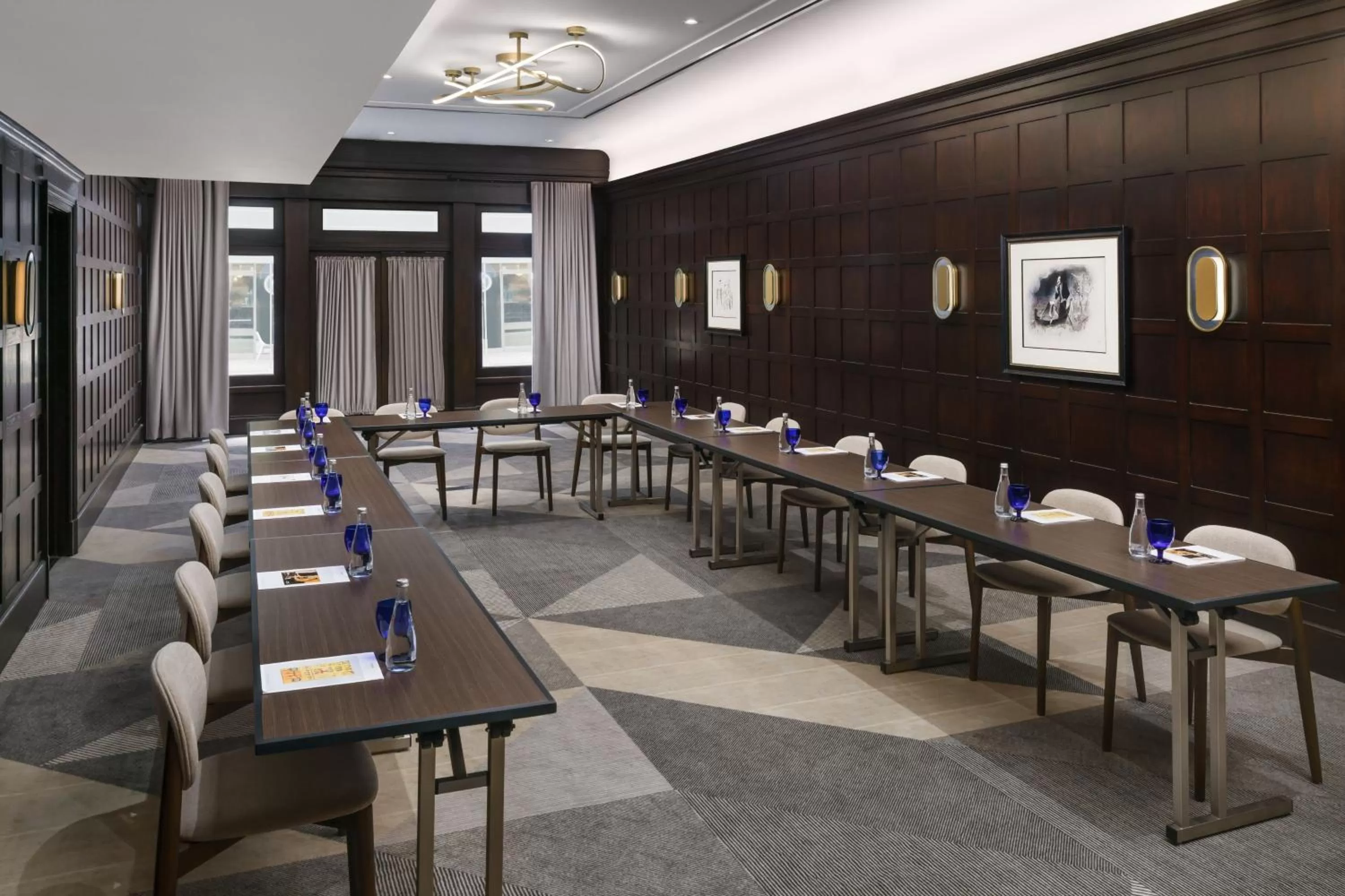Meeting/conference room in The Algonquin Hotel Times Square, Autograph Collection