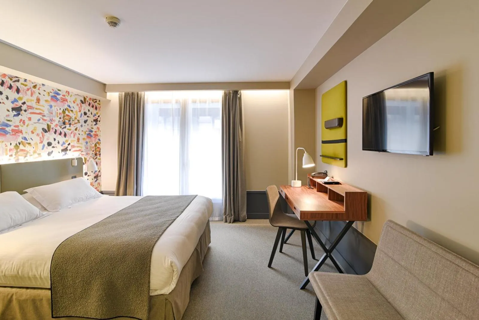 Bedroom, Bed in Hôtel Des Artistes