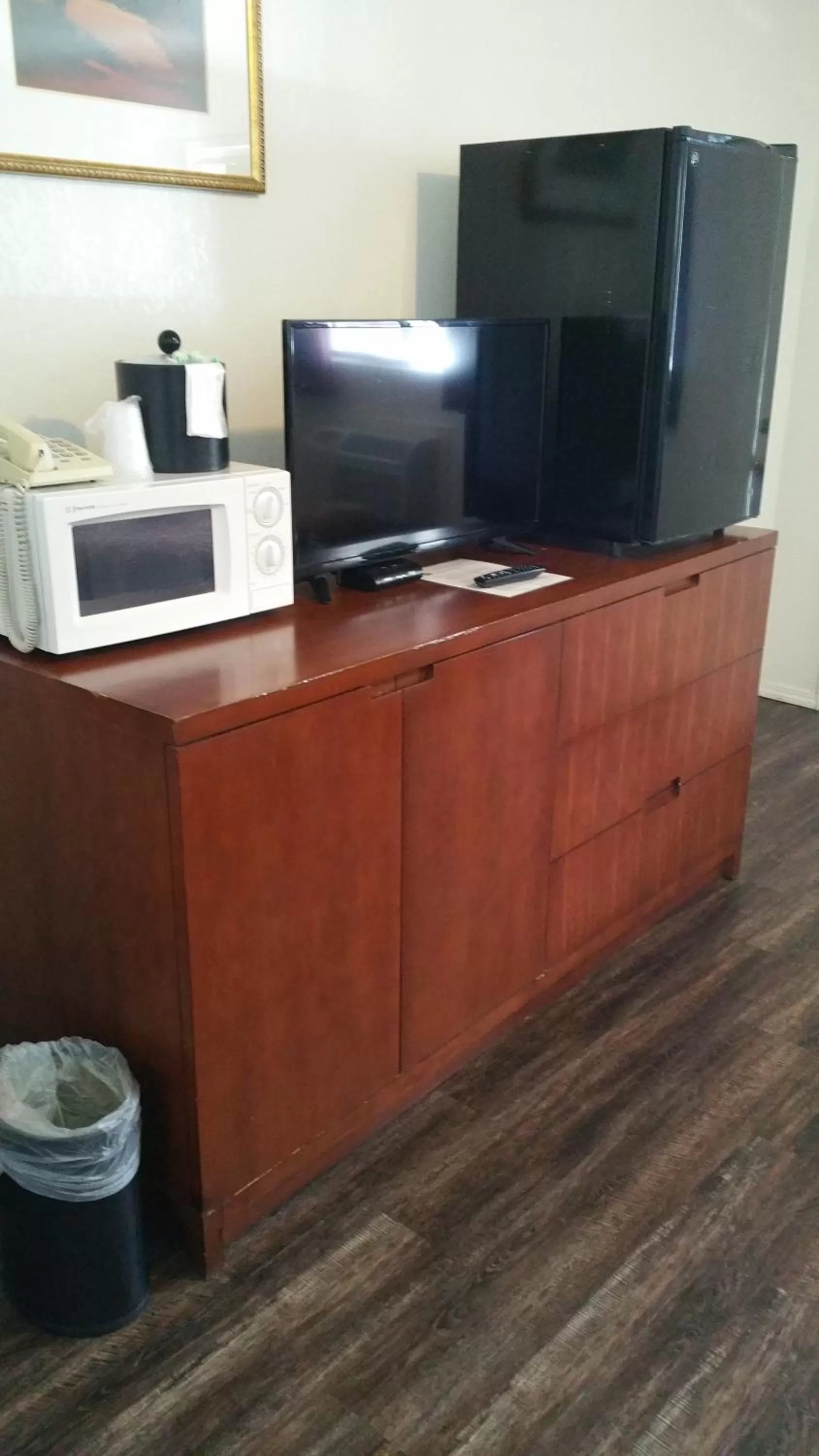 Decorative detail in Ontario Inn