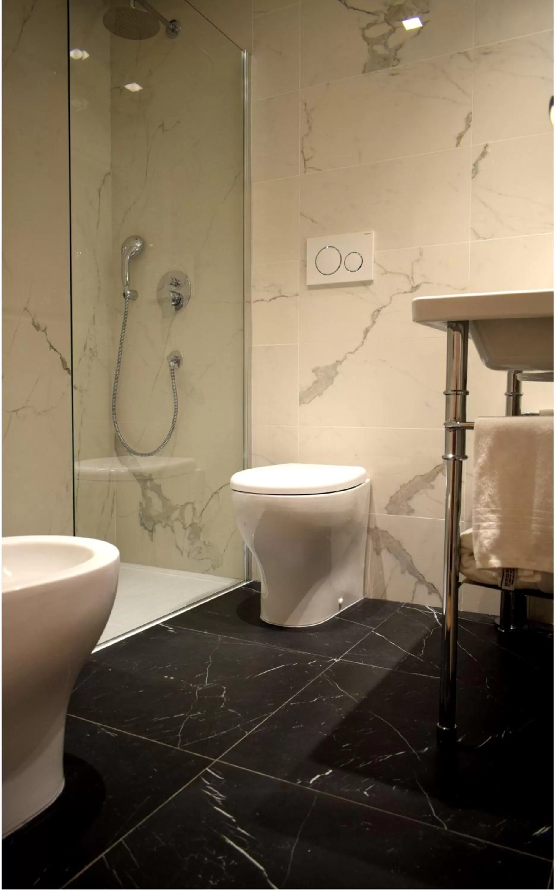 Bathroom in Raeli Hotel Archimede