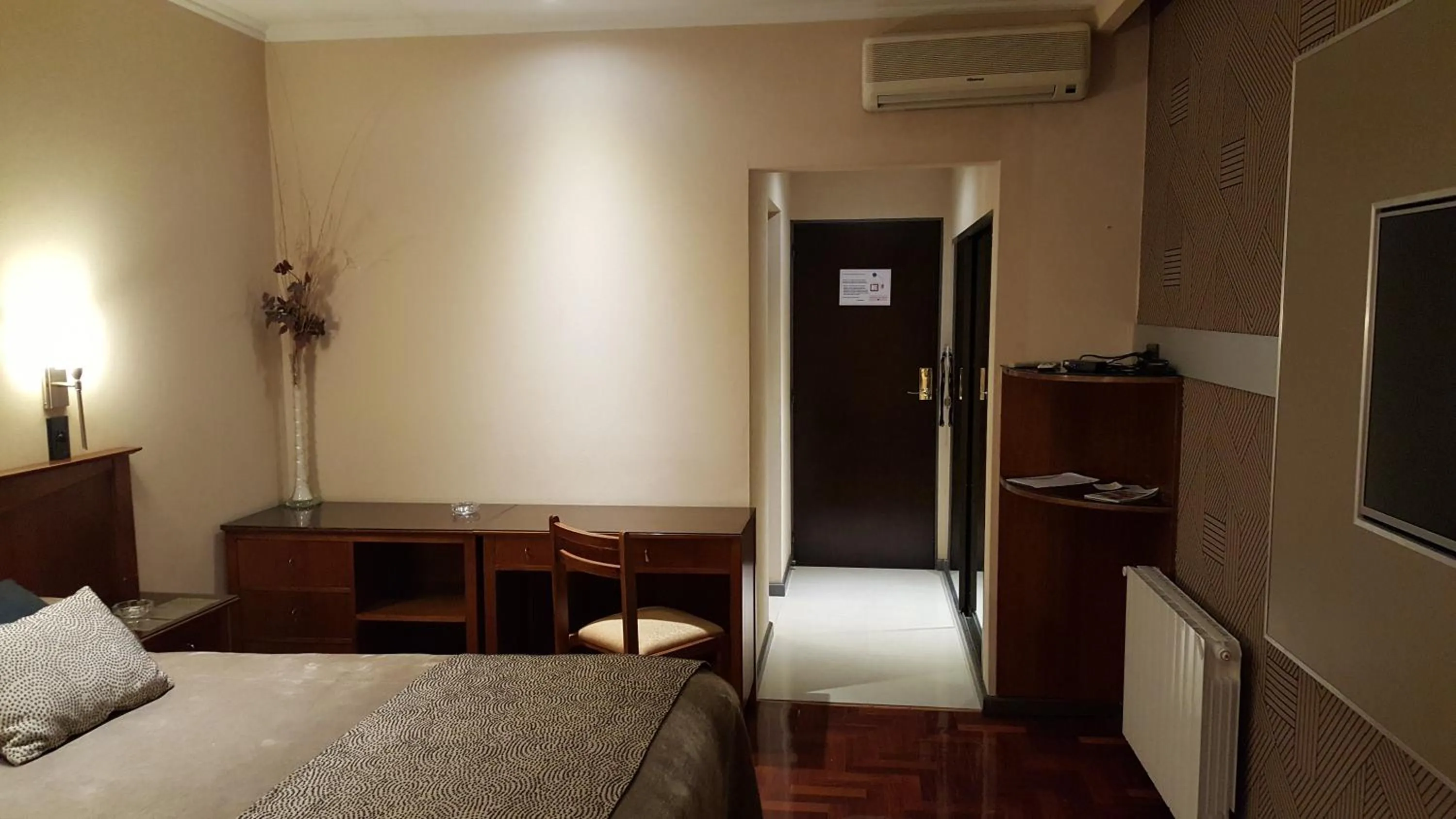 Photo of the whole room, Bed in Hotel Viñas del Sol