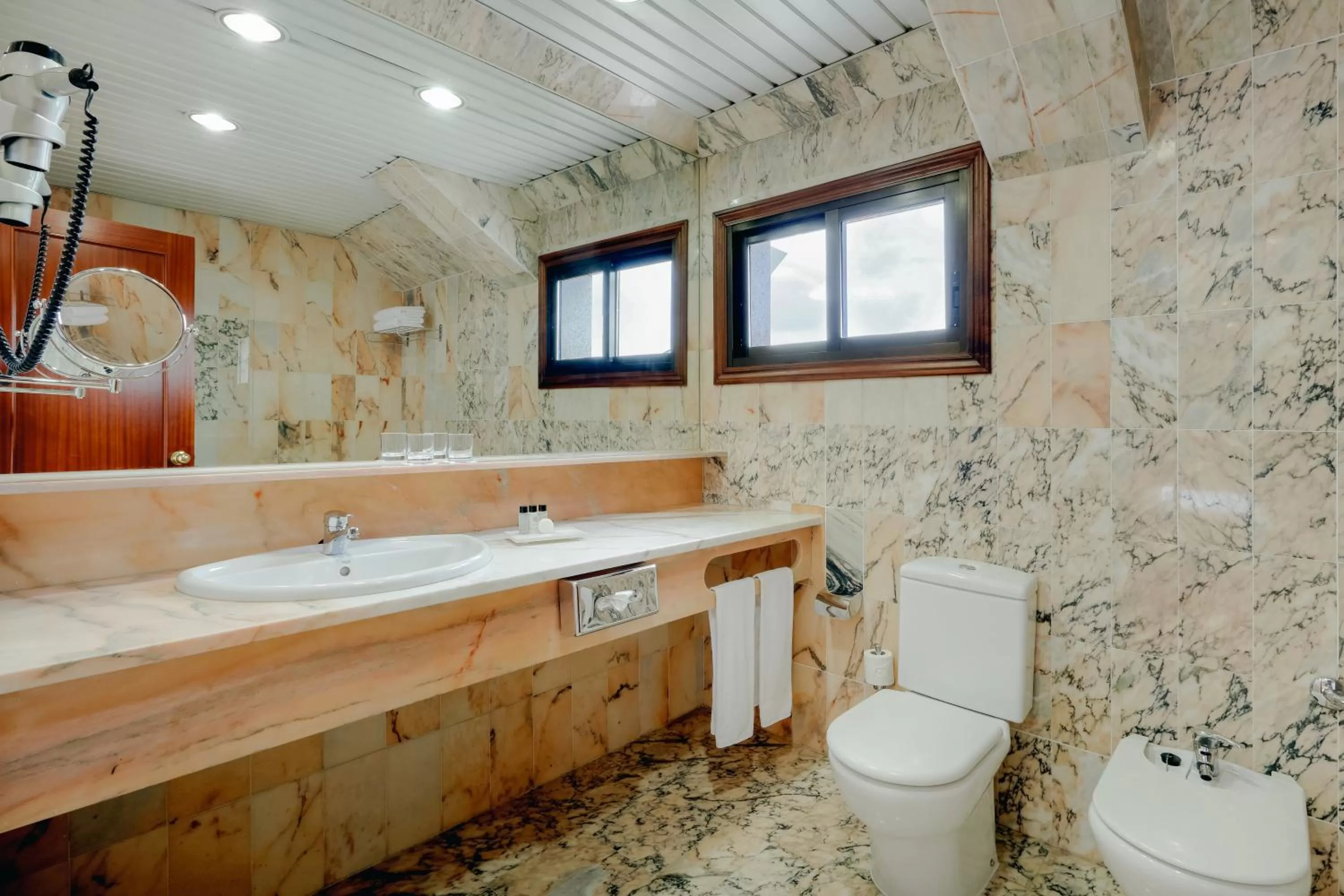 Toilet in Hesperia Vigo