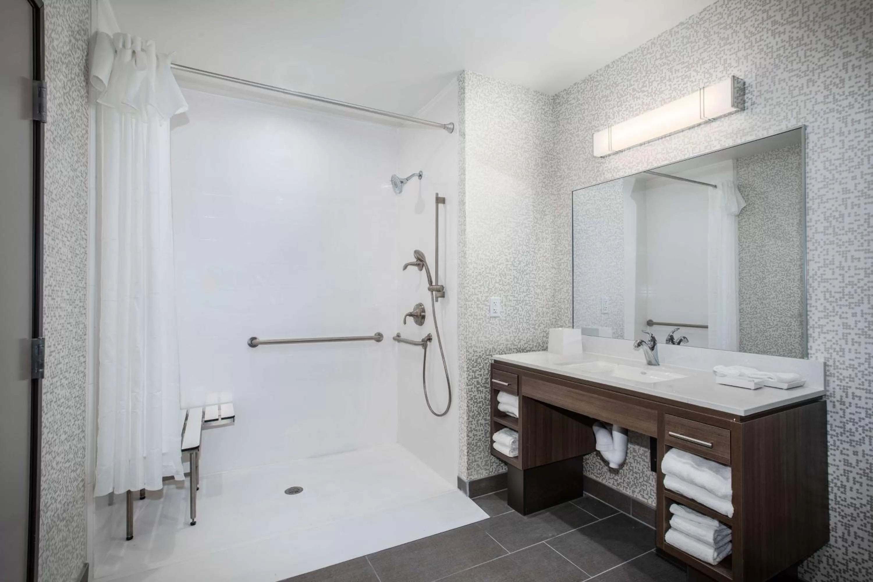 Bathroom in Home2 Suites by Hilton Roswell, NM