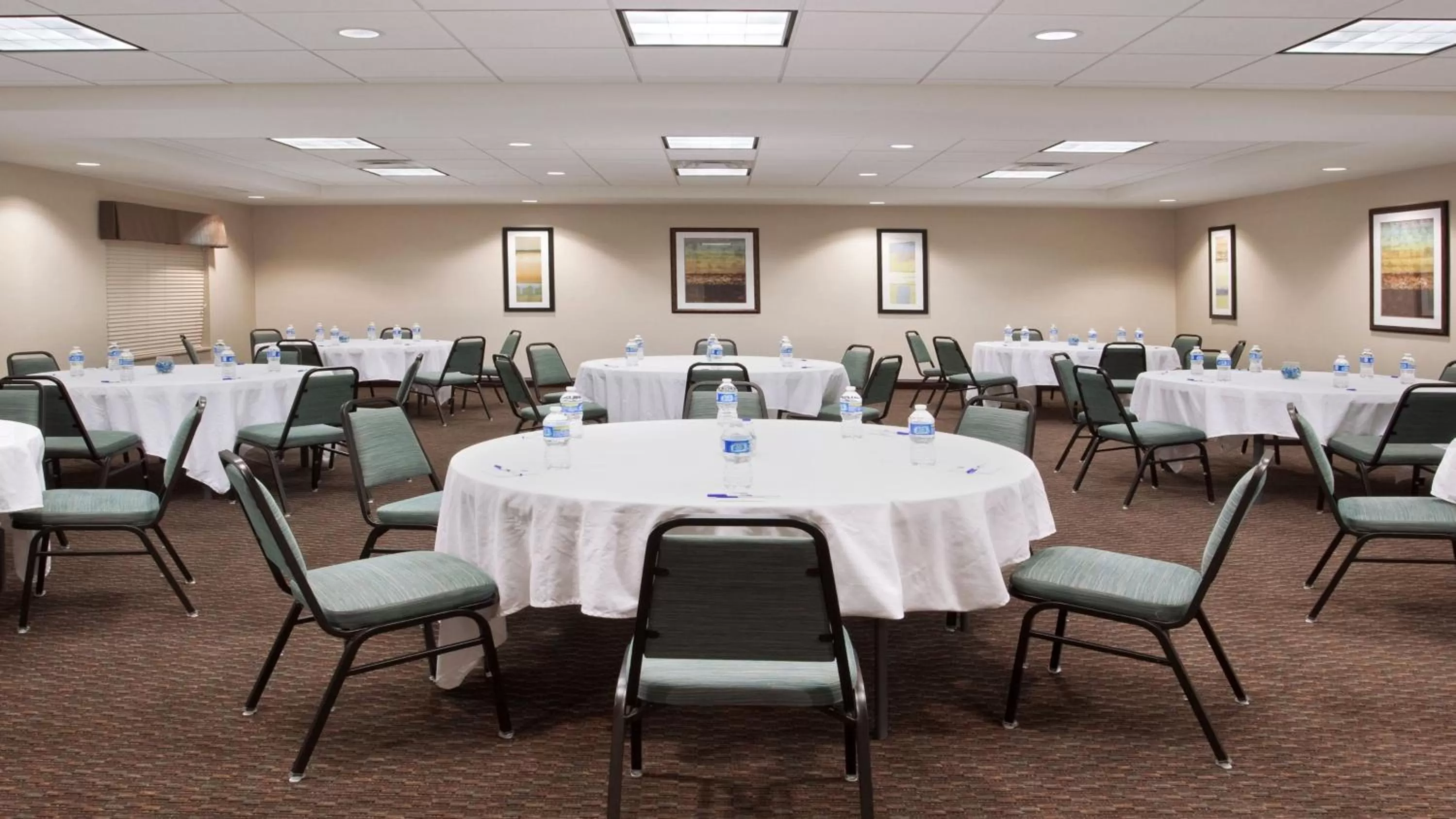 Meeting/conference room in Holiday Inn Express & Suites Zanesville North by IHG