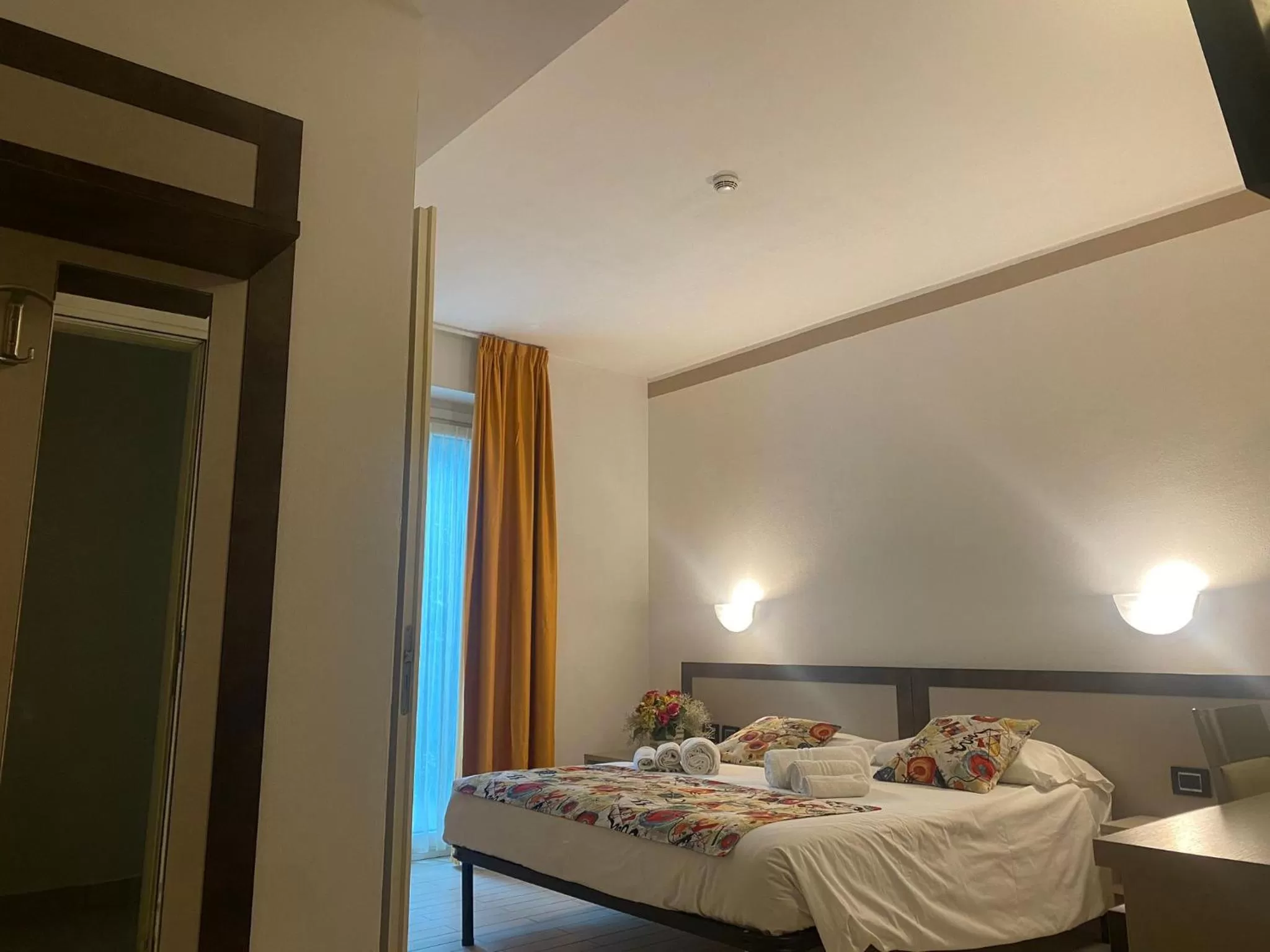 Bed in Hotel Lago di Como