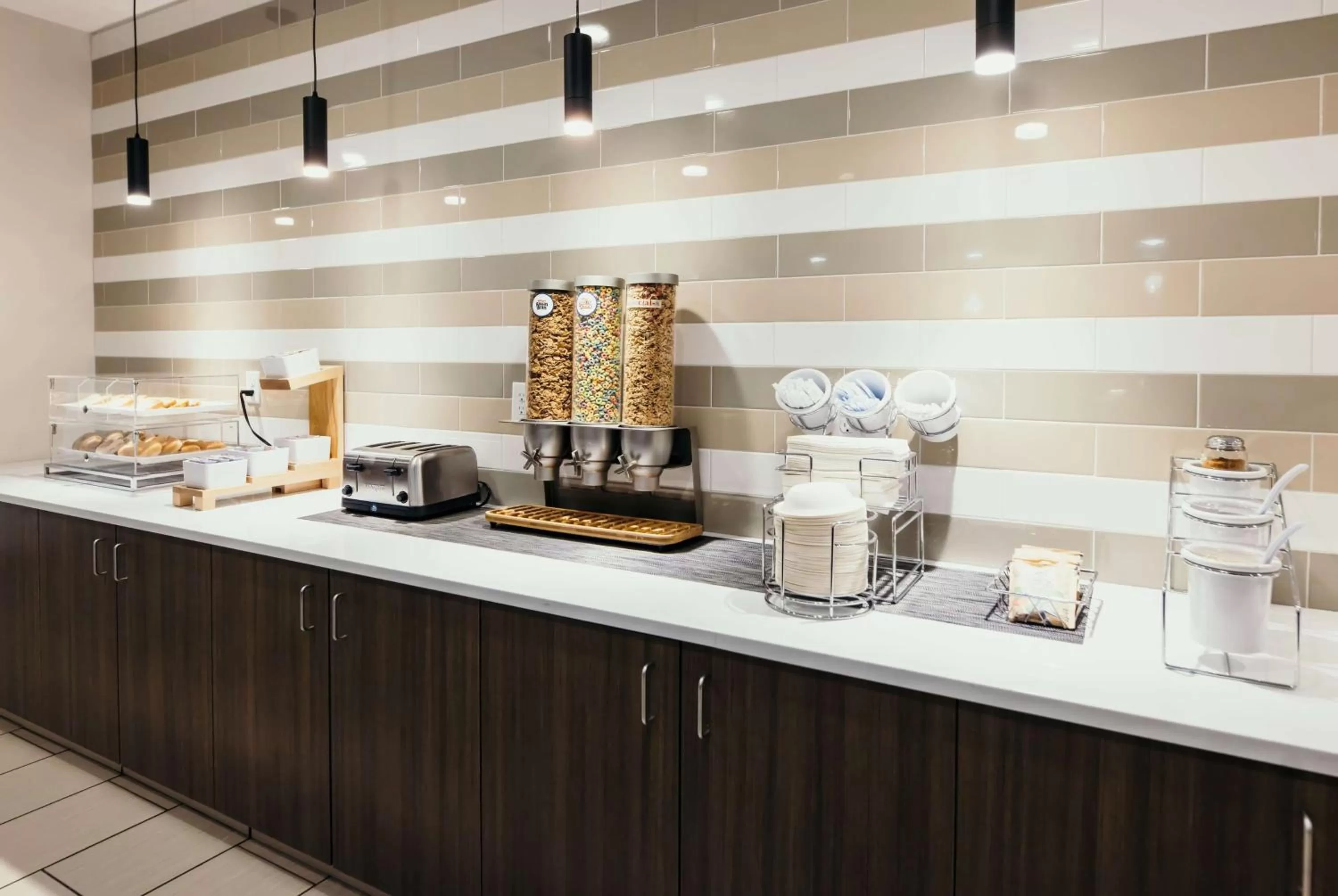 Breakfast in La Quinta Inn & Suites by Wyndham Ankeny IA - Des Moines IA