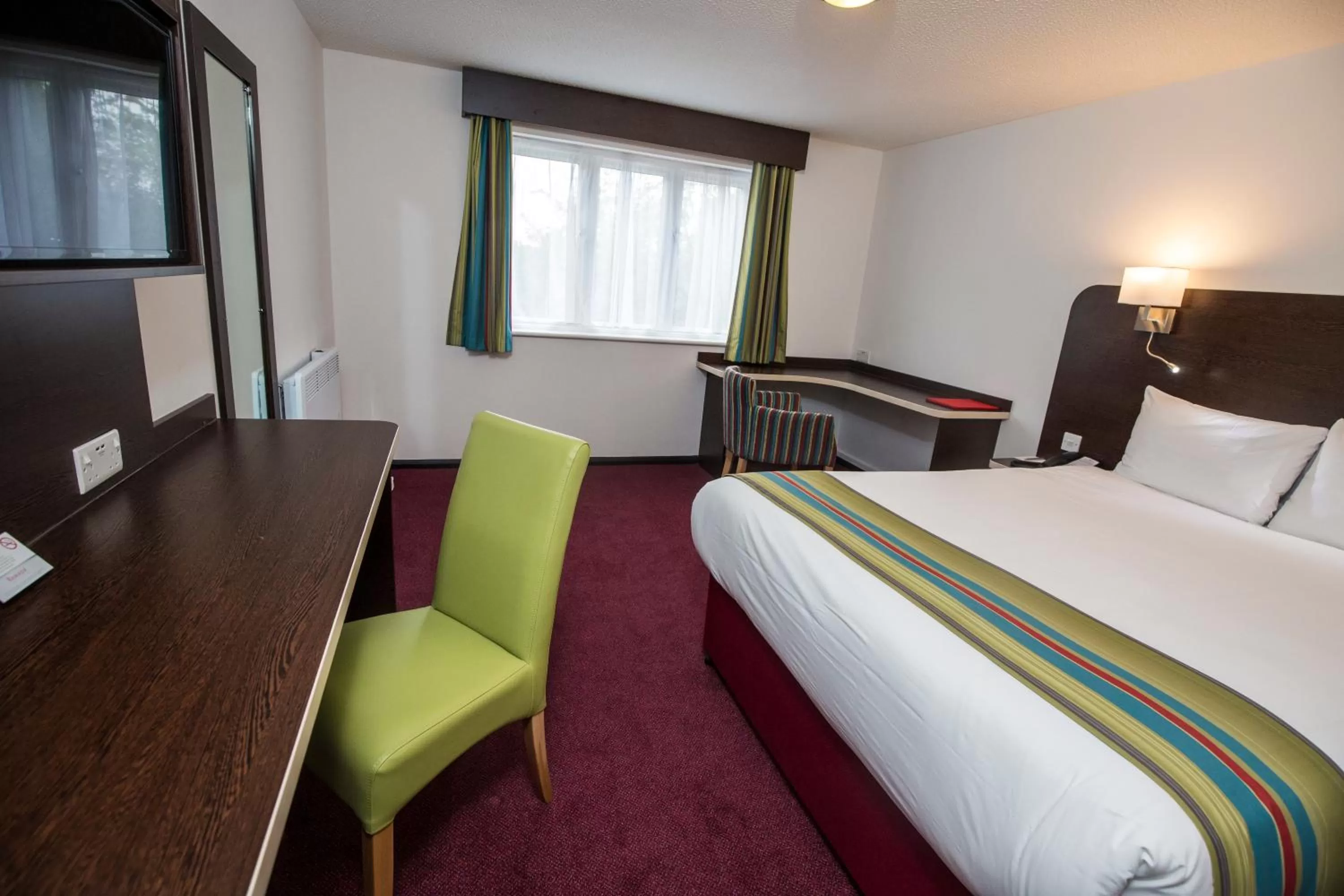 Day, Bed in Ramada London South Mimms