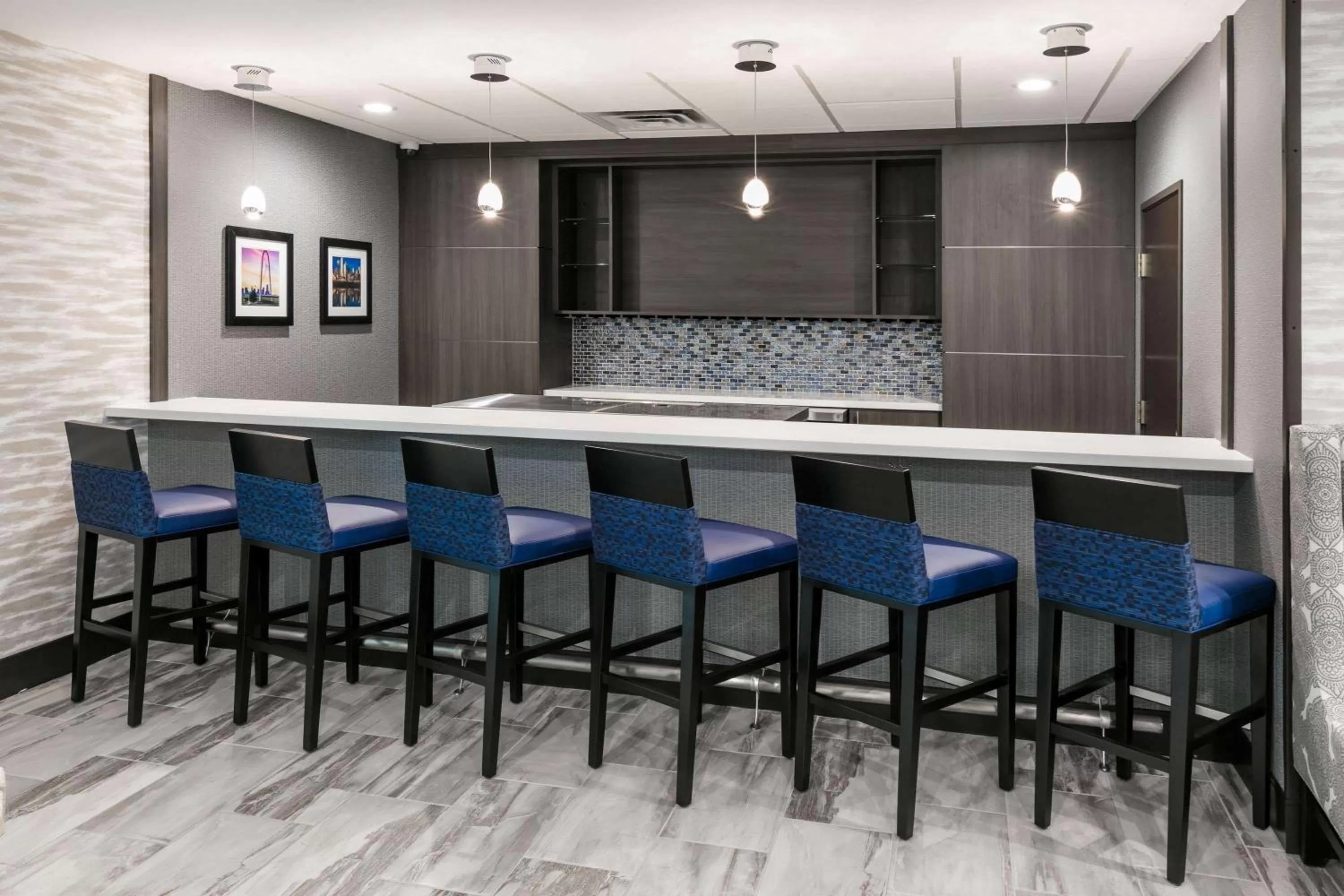 Lounge or bar in Wingate by Wyndham Dallas Love Field