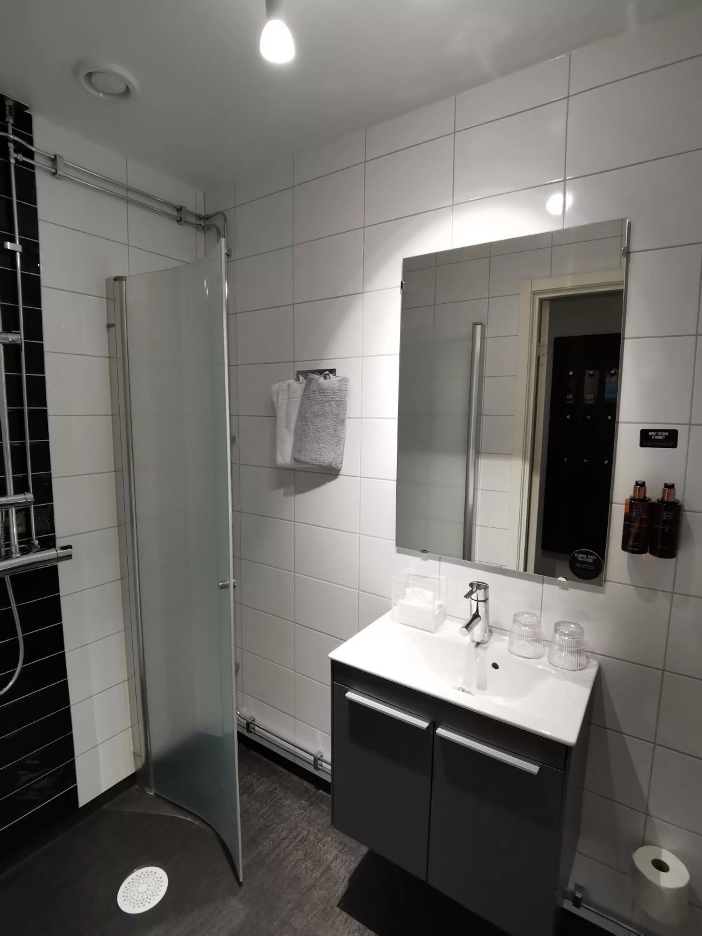 Bathroom in Clarion Hotel Sense