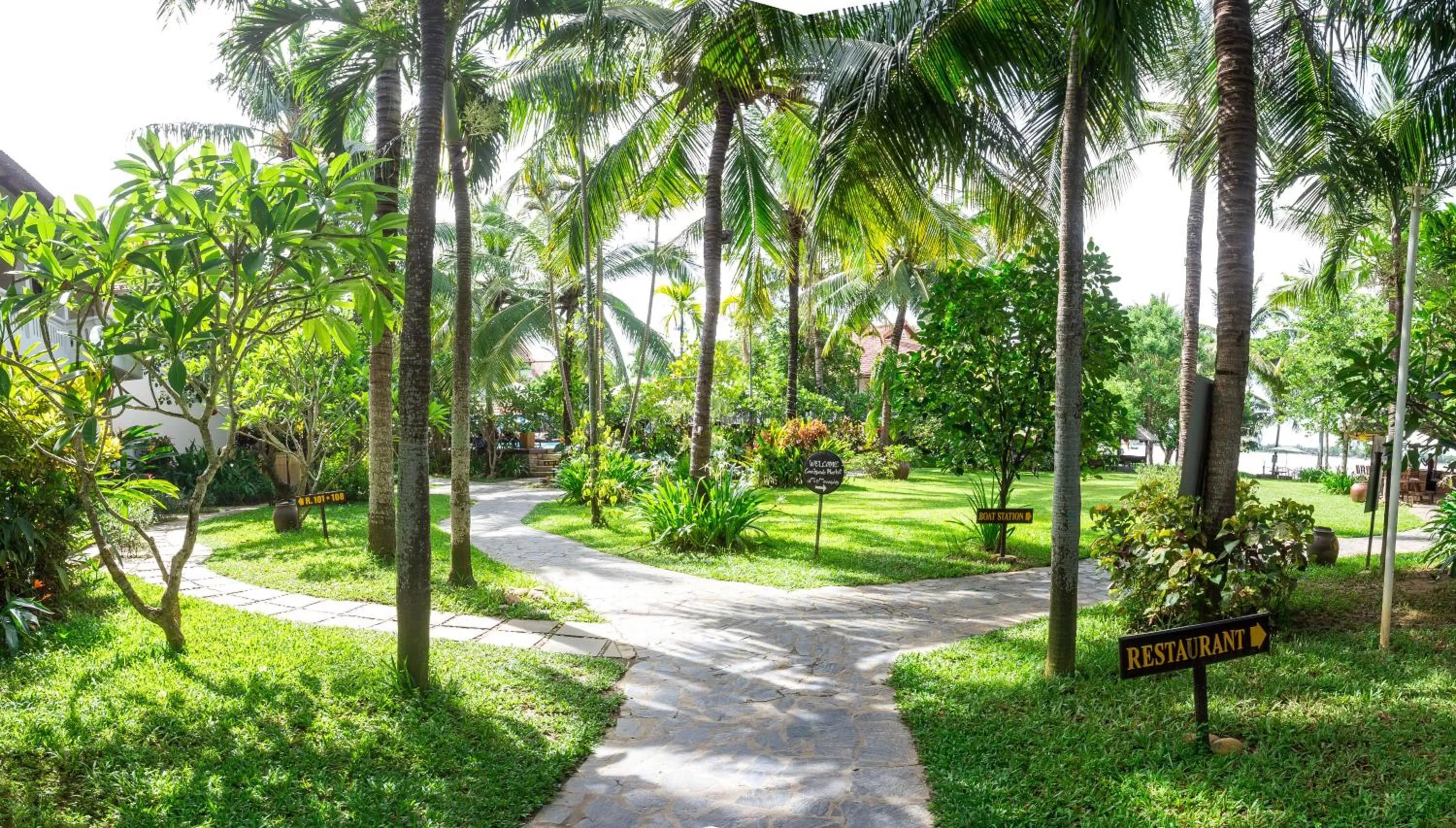 Garden in Vinh Hung Riverside Resort & Spa