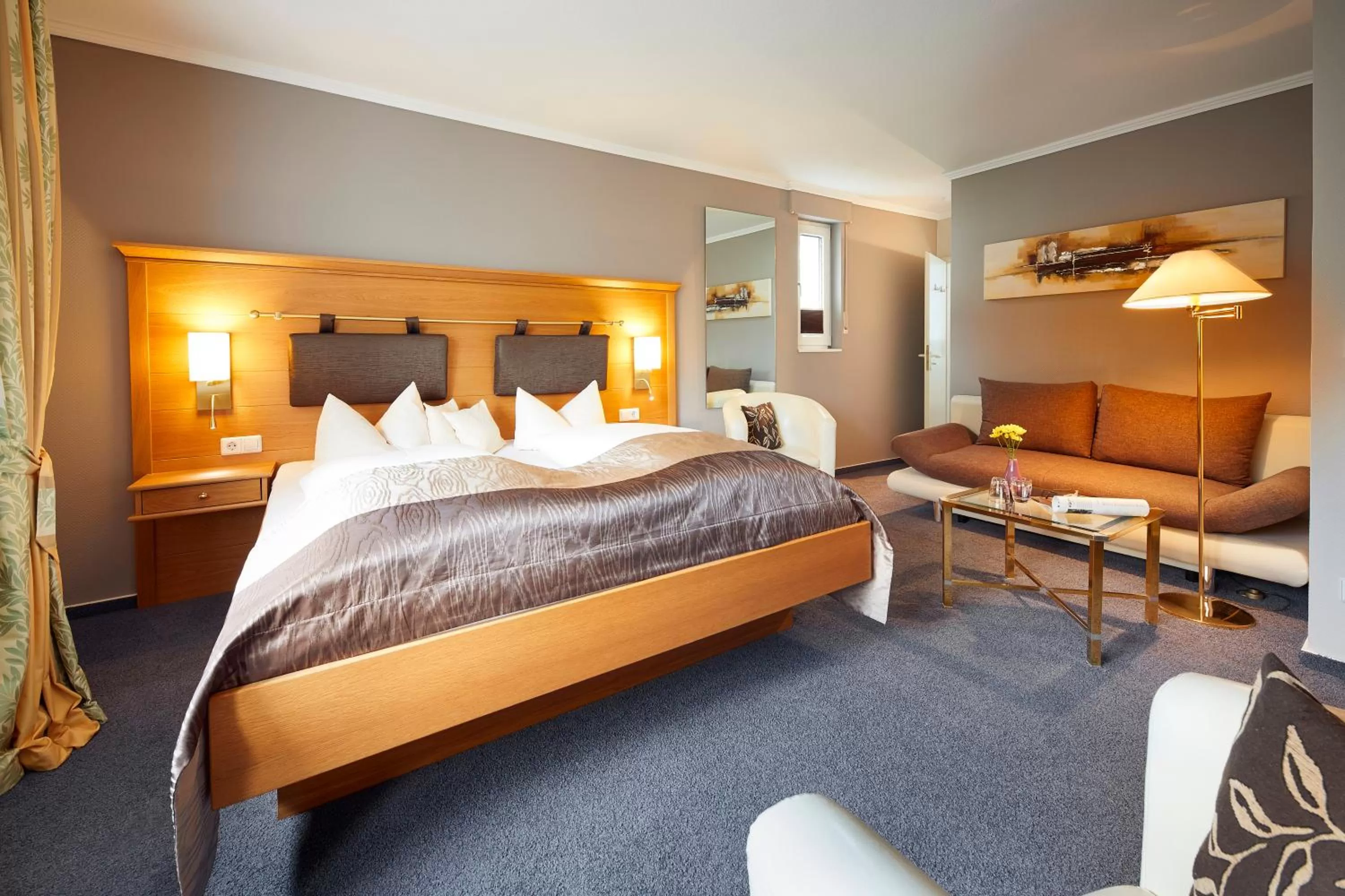 Bedroom, Bed in Engemann Kurve