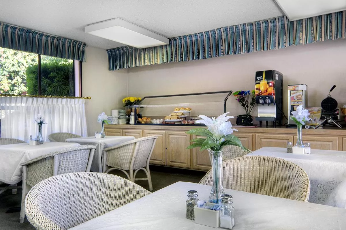 Restaurant/places to eat in County Inn