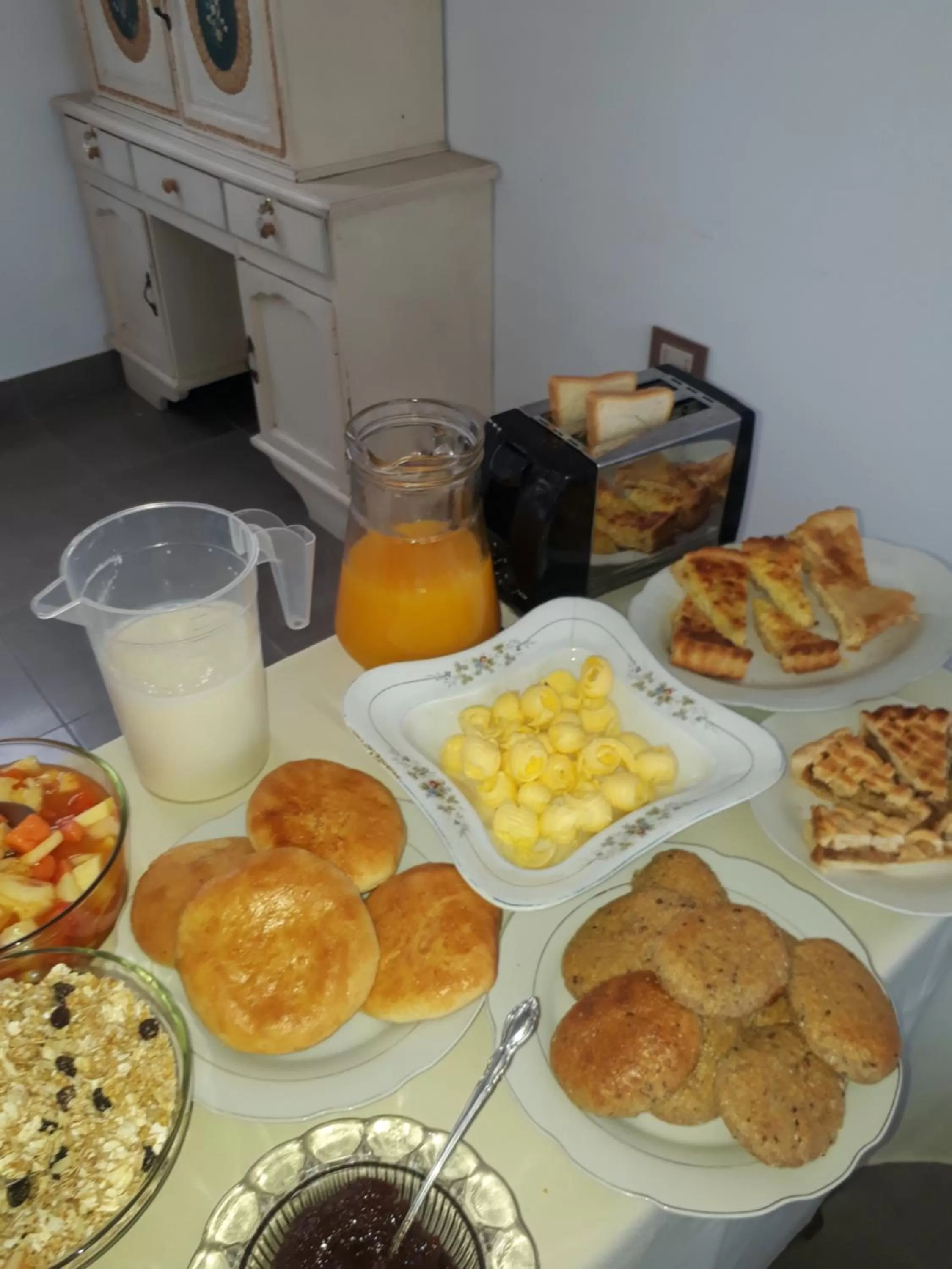 Breakfast in El Jardin De Su Merced B&B