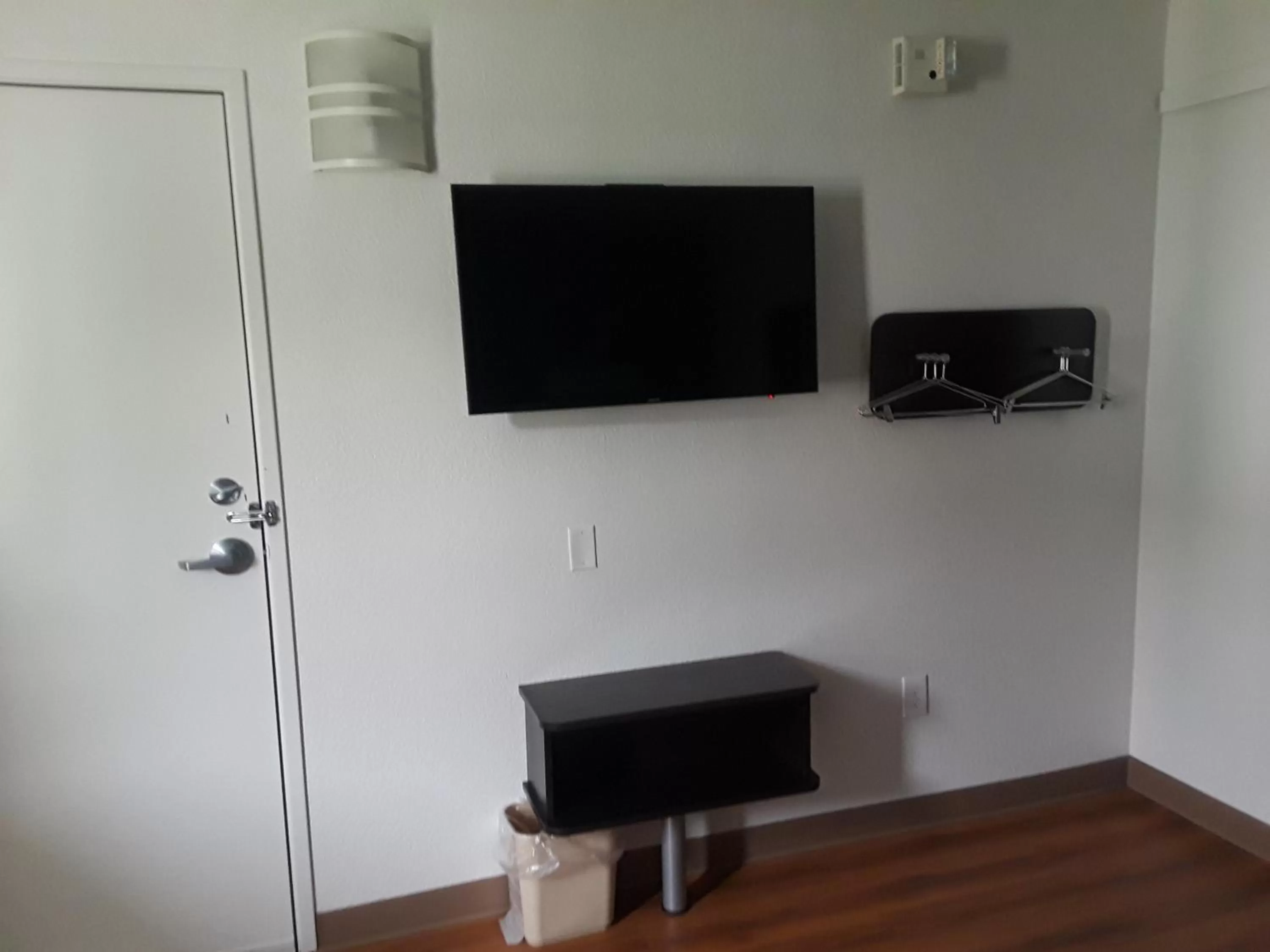 TV and multimedia in Motel 6-Farmington, NM