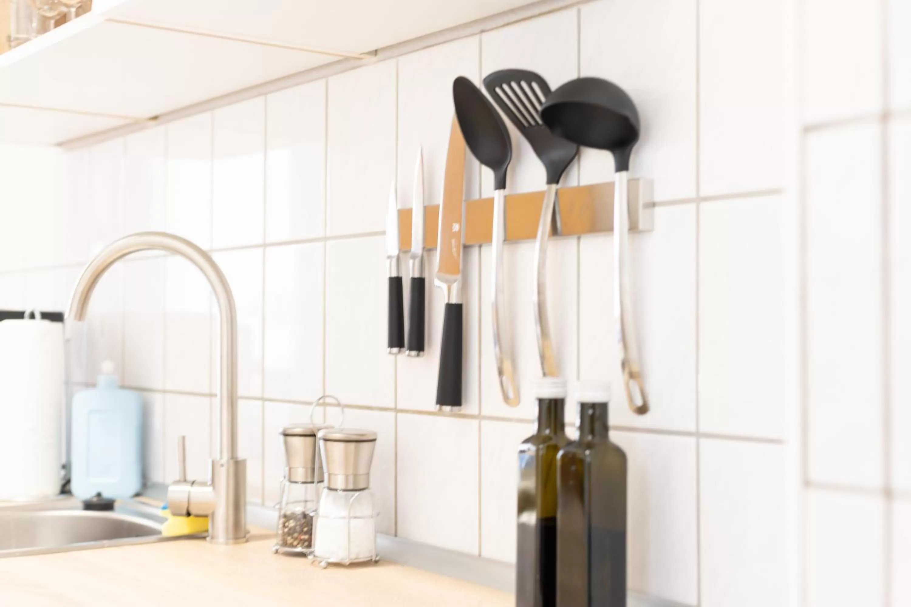 Kitchen or kitchenette in Apartments an der Oper - Innenstadt - Zentral - Küche - Wifi - Powered by Ko-Living