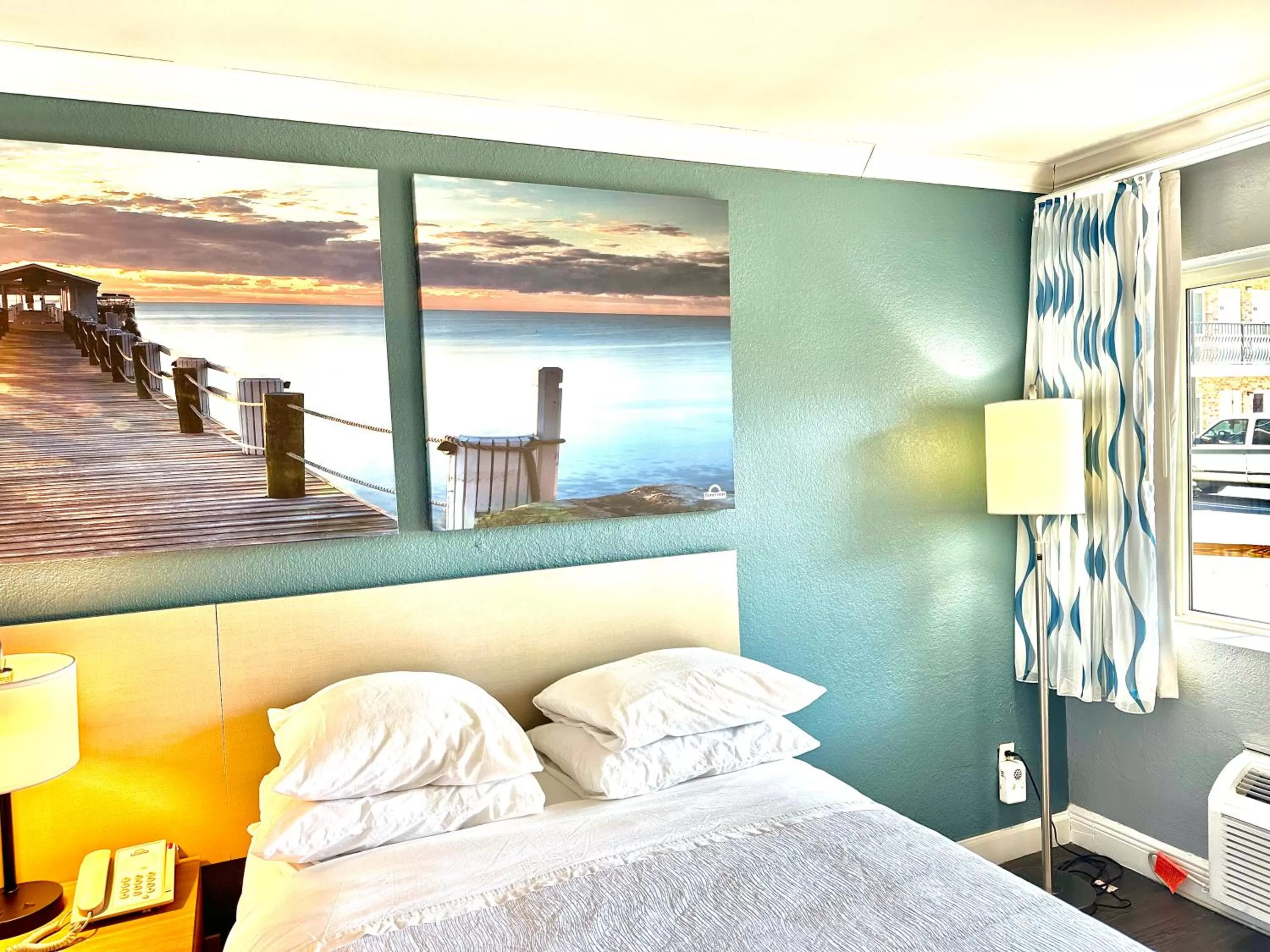 Bedroom, Bed in Days Inn by Wyndham Pensacola - Historic Downtown