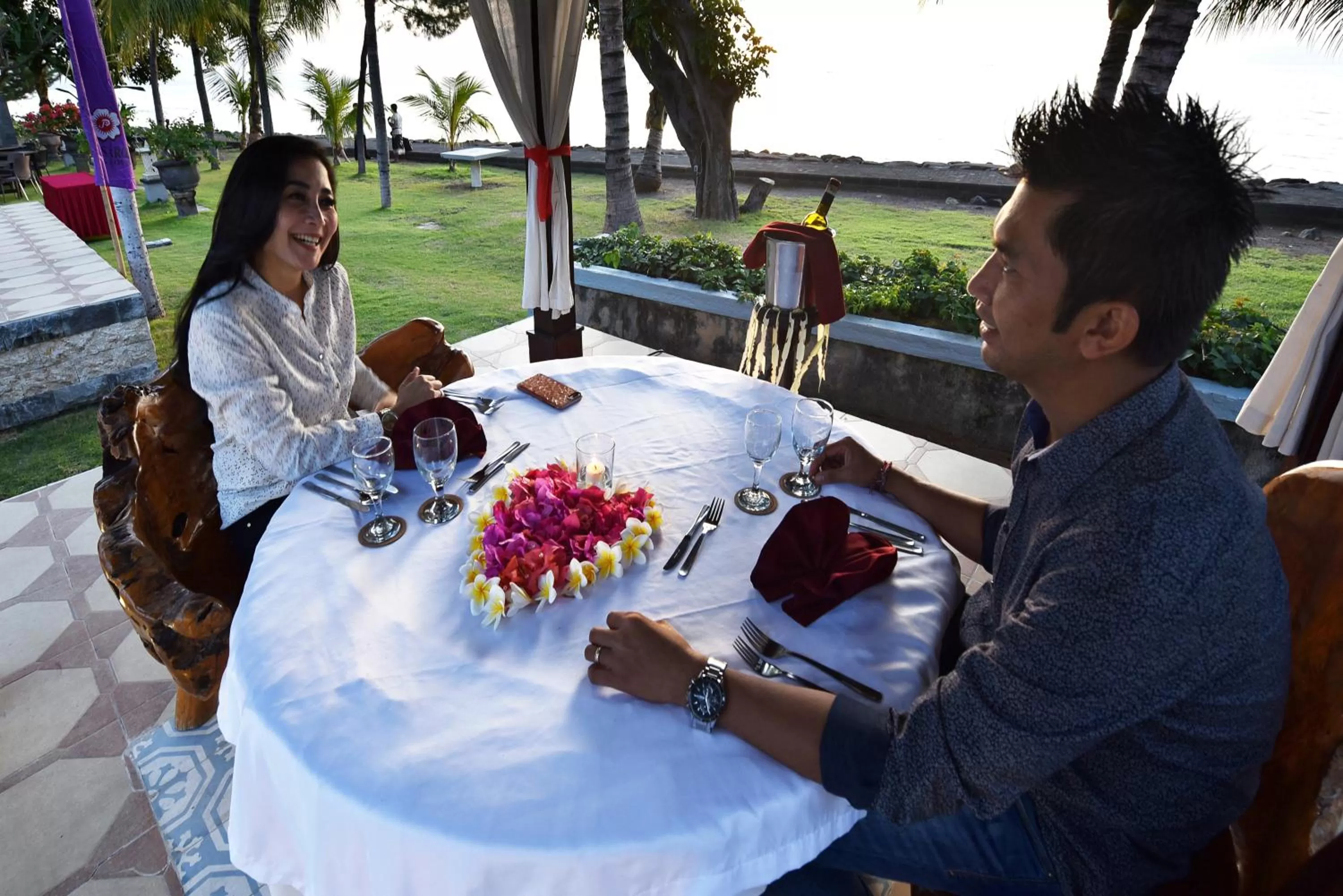 People in Puri Saron Hotel Baruna Beach Lovina