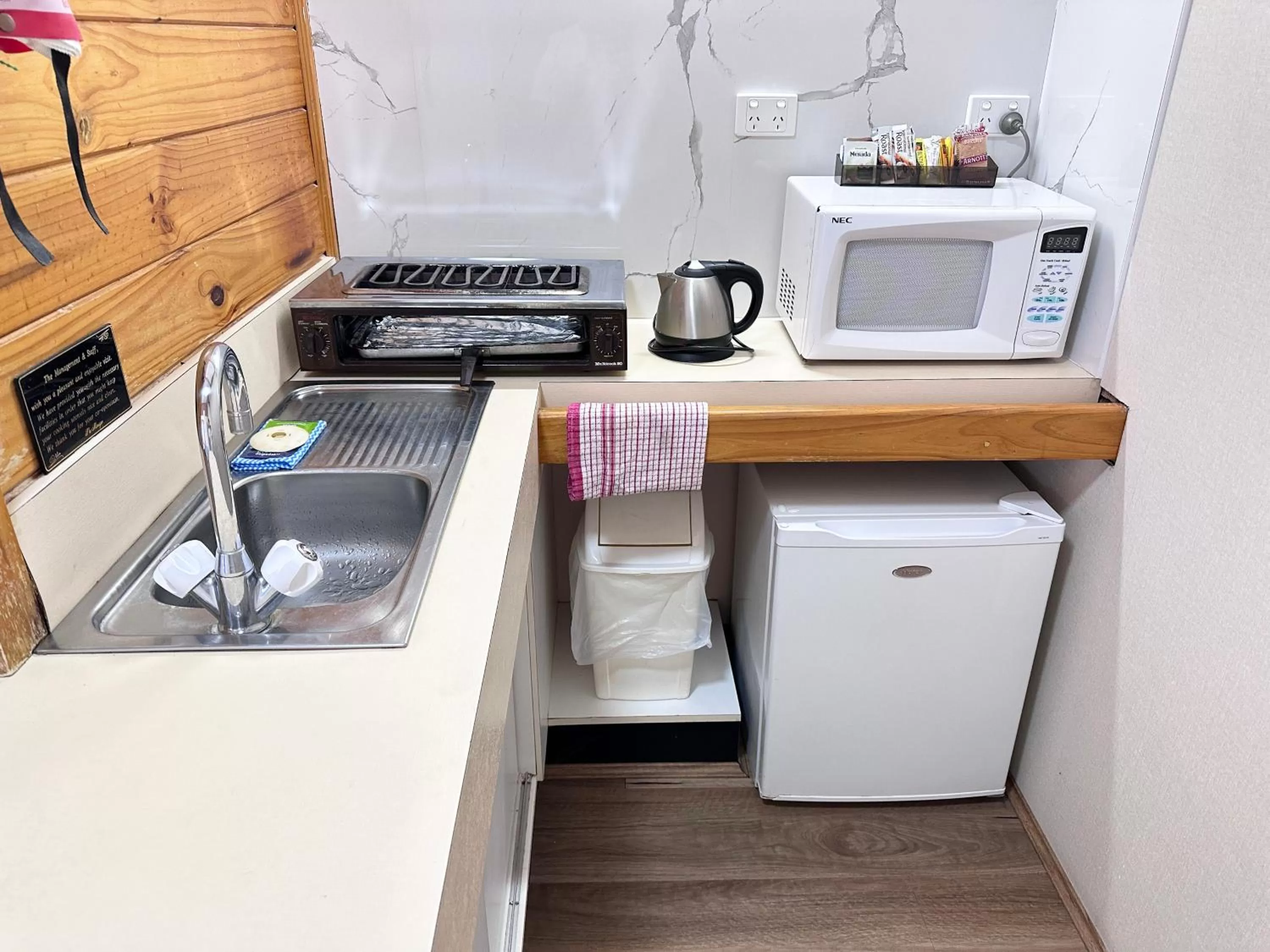 Kitchen or kitchenette in Spa Village Travel Inn