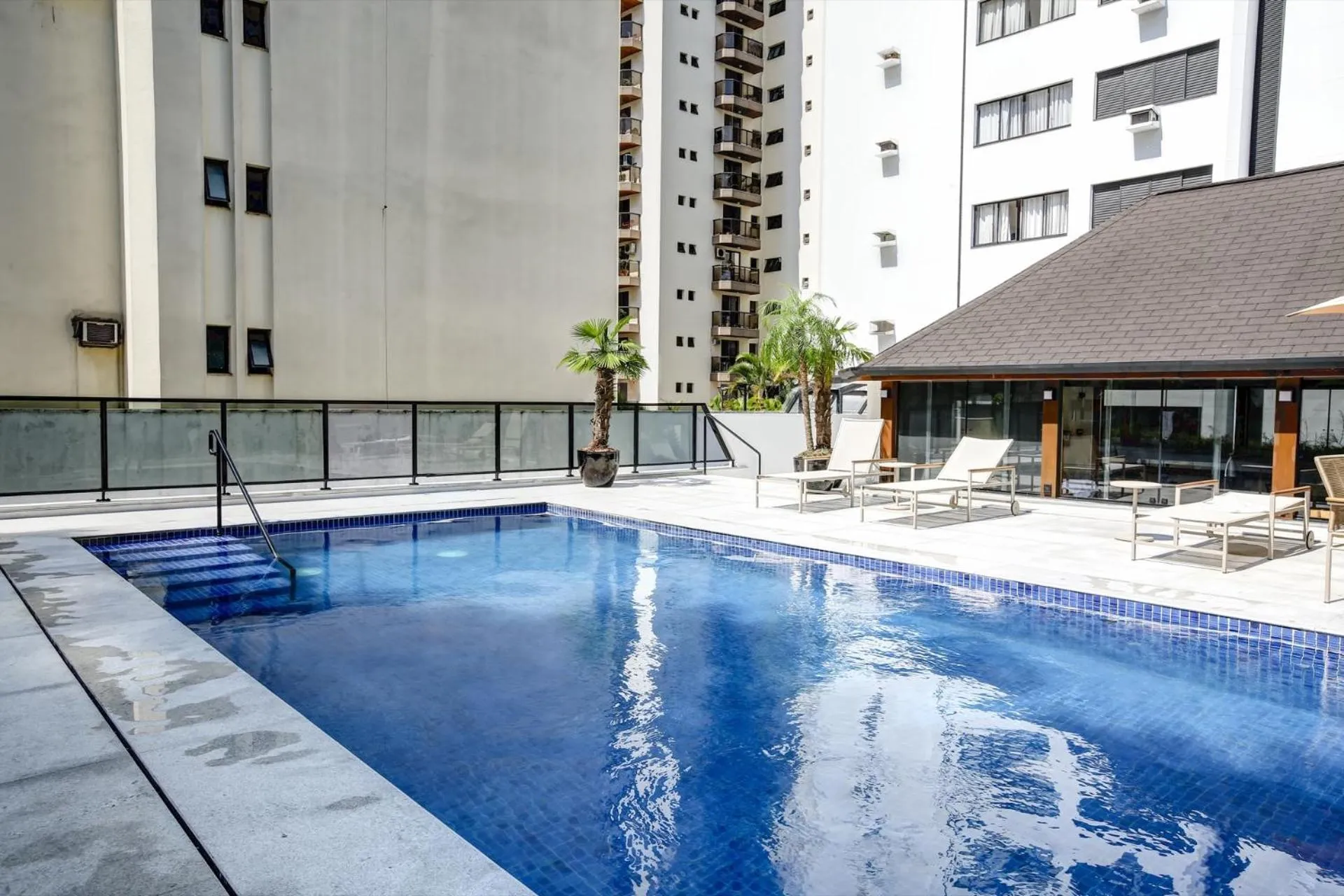 Swimming pool in Roomo Transamerica SP Itaim Bibi