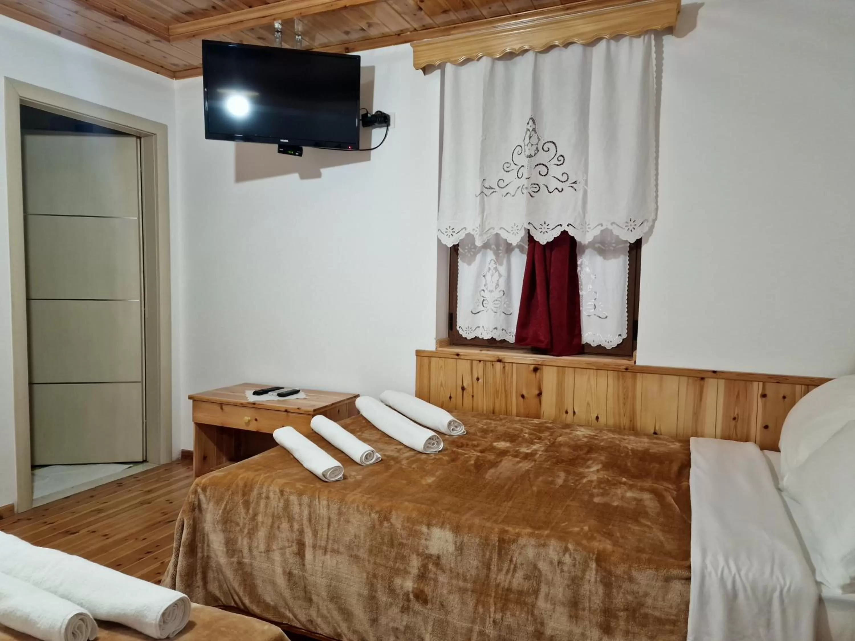 TV and multimedia, TV/Entertainment Center in Hotel Domino