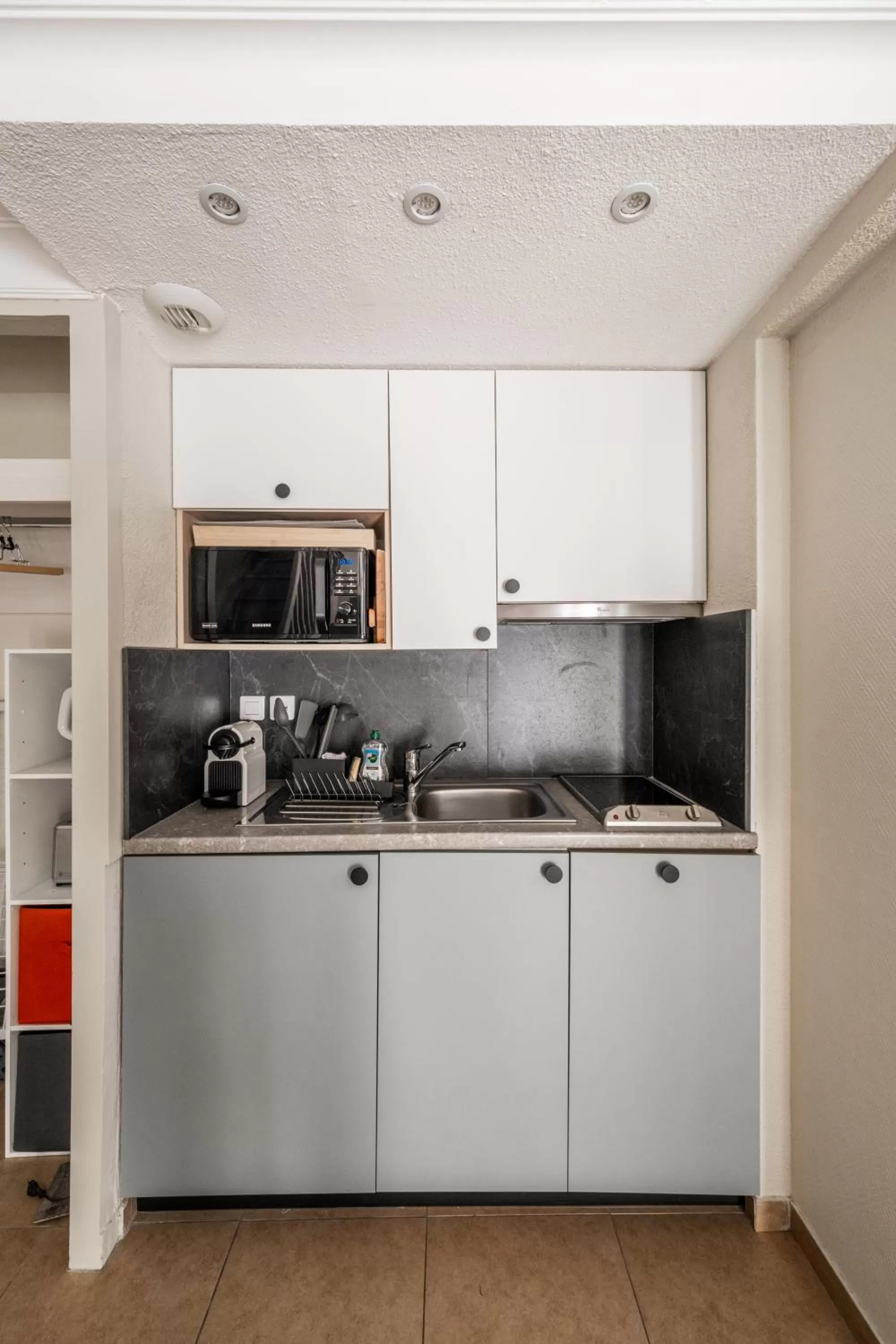 Kitchen/Kitchenette in Résidence Chateau d'Acotz - Avec piscine à 600m des plages à Saint-Jean-de-Luz