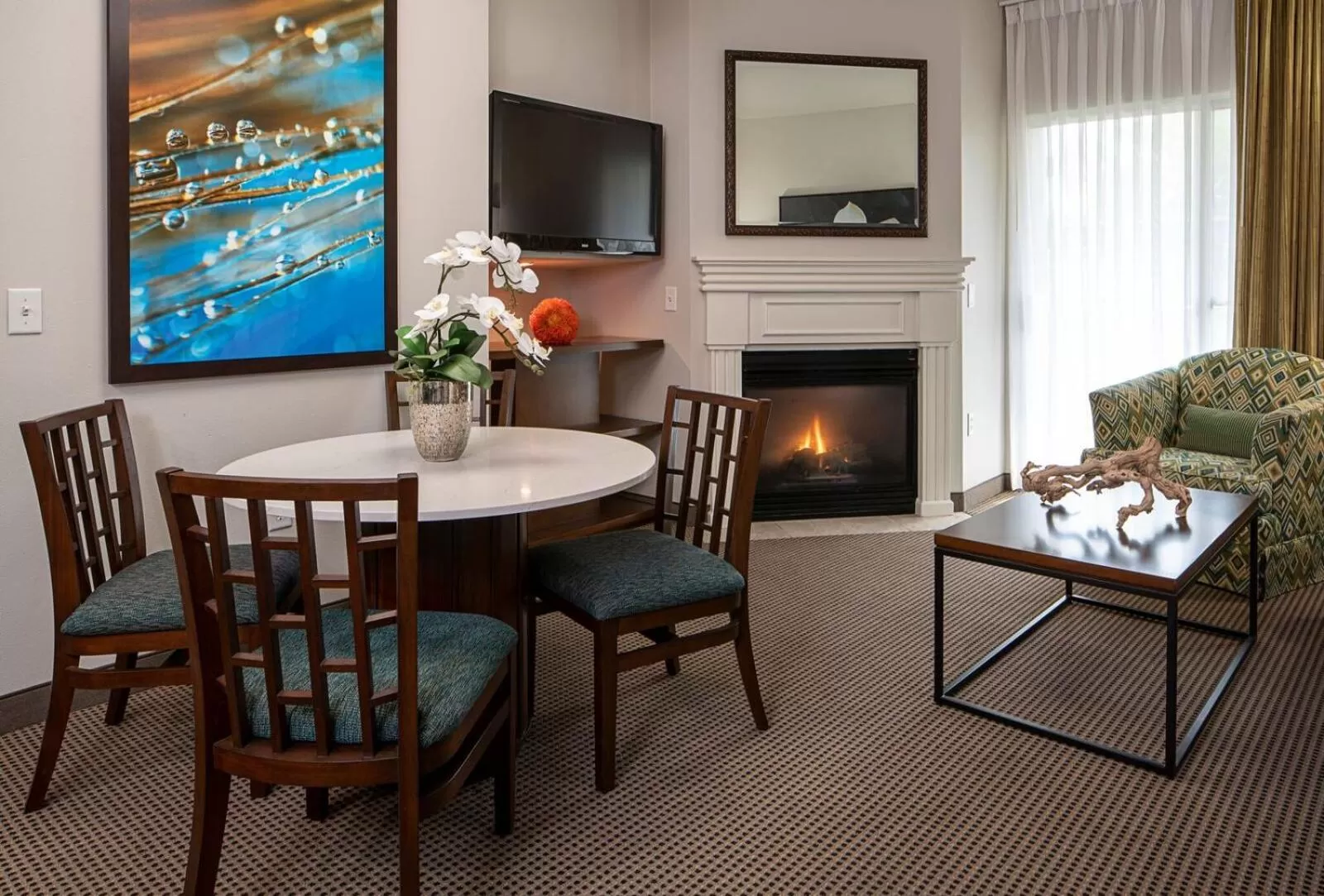 TV and multimedia in Tahiti All-Suite Resort