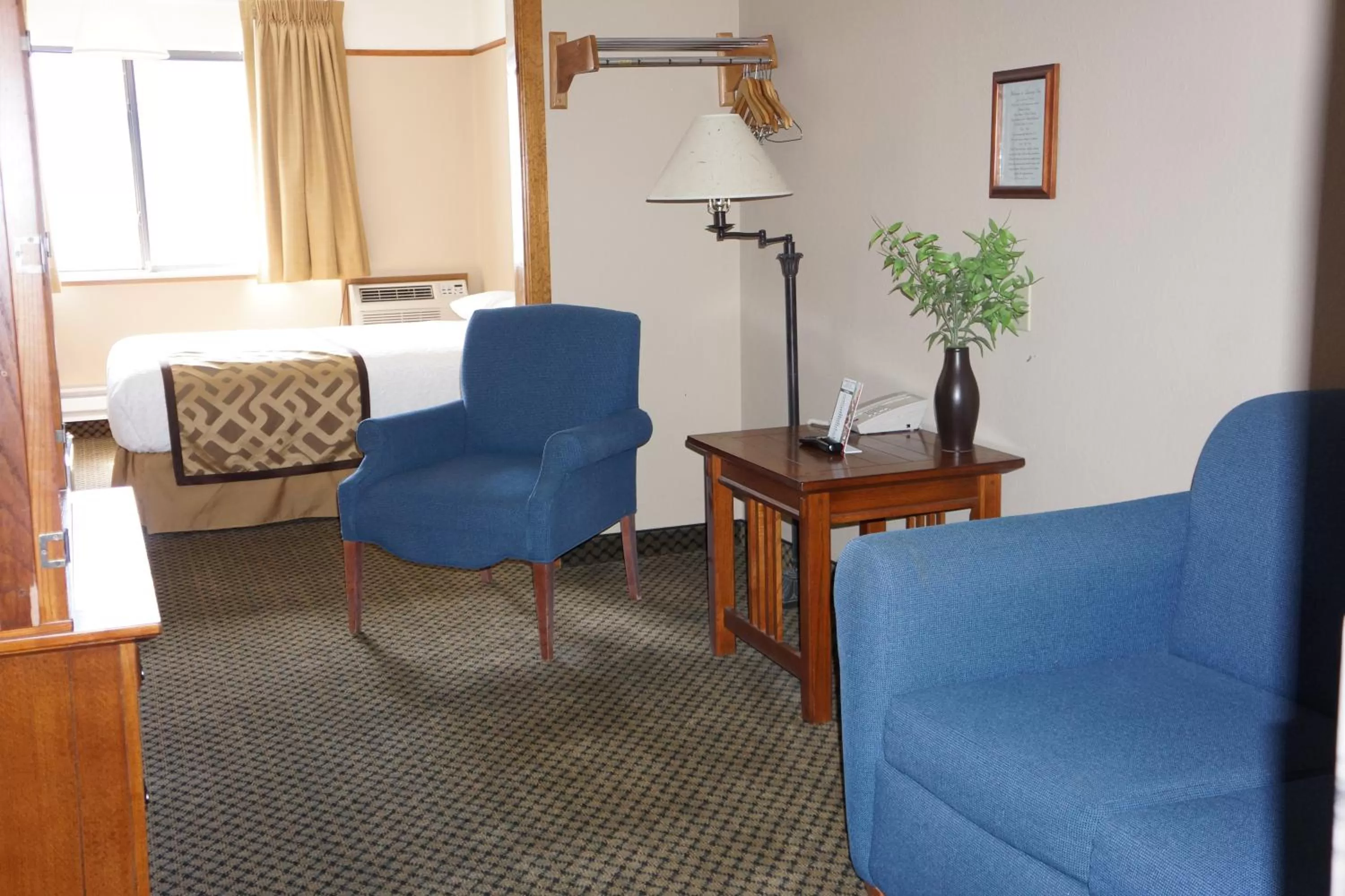Seating area in Luxury Inn & Suites