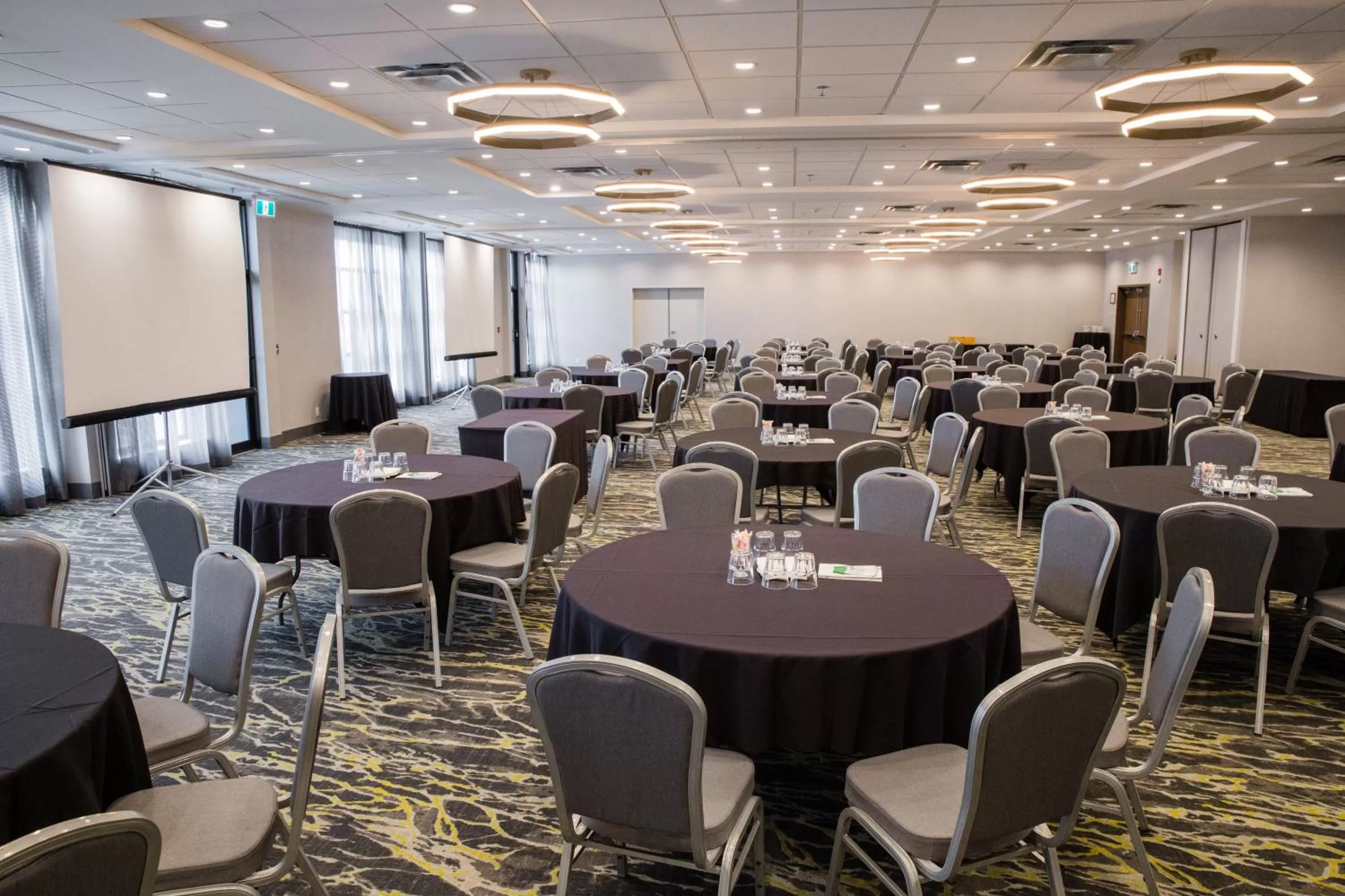 Banquet/Function facilities in Holiday Inn Hotel & Suites Calgary South - Conference Ctr by IHG